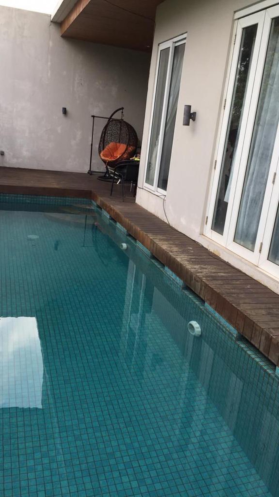  Luas Tanah 299,rumah asri,ada pool di Cilandak Jakarta Selatan 