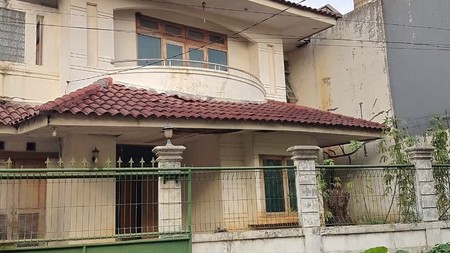 Rumah Tua dengan Bangunan Kokoh dan Lingkungan Asri @Megapolitan Cinere