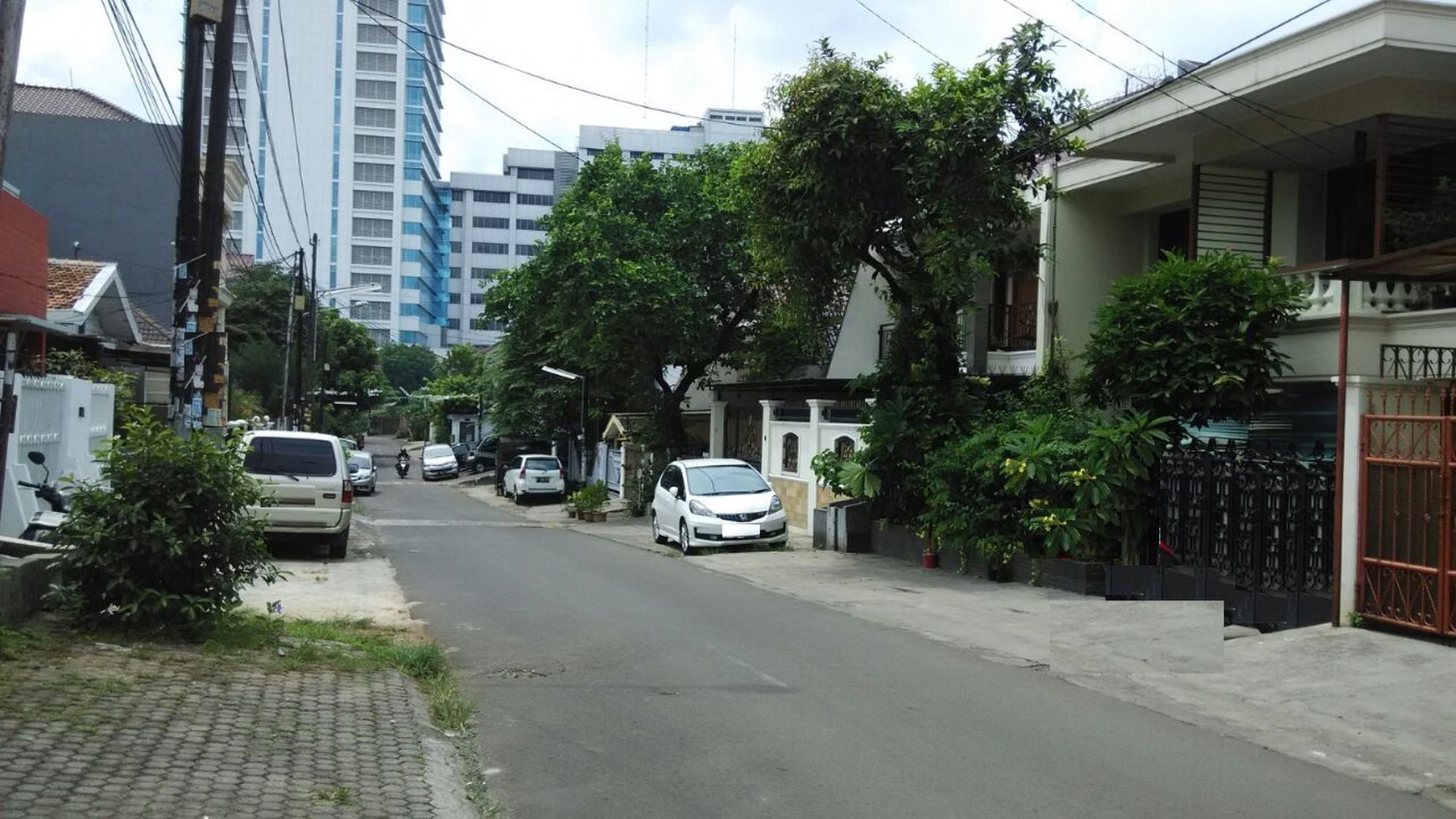 Rumah Pejompongan bisa untuk kost2an, dekat dg Karet Bivak di Jakarta Pusat.