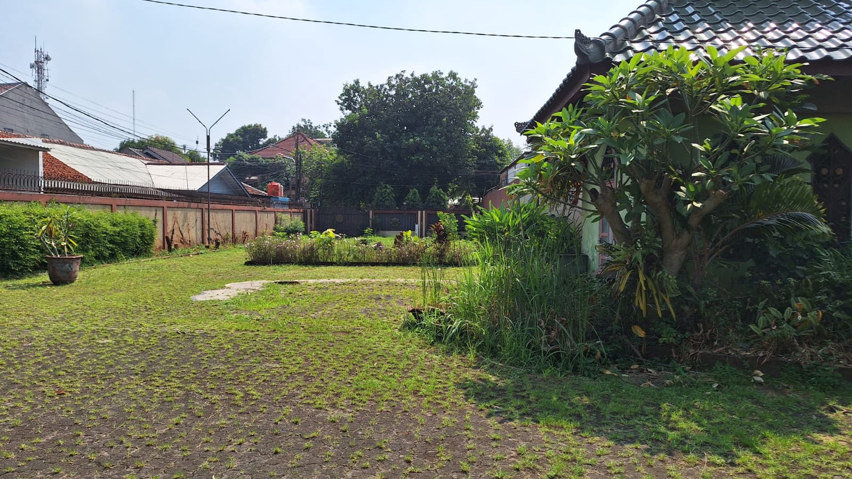 Rumah tua hoek hitung Tanah  cocok bangun cluster di Jati bening Bekasi