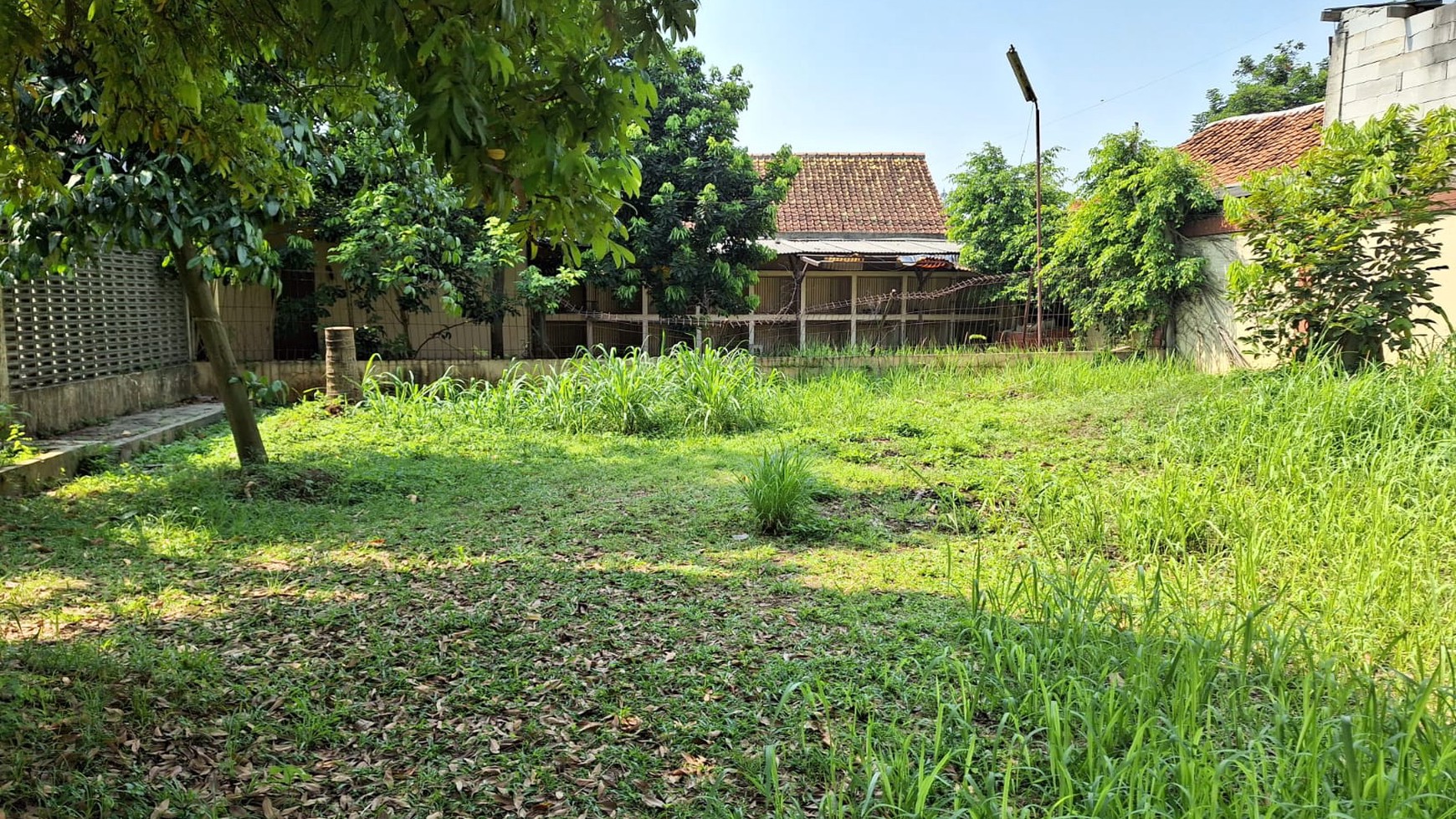 Rumah tua hoek hitung Tanah  cocok bangun cluster di Jati bening Bekasi