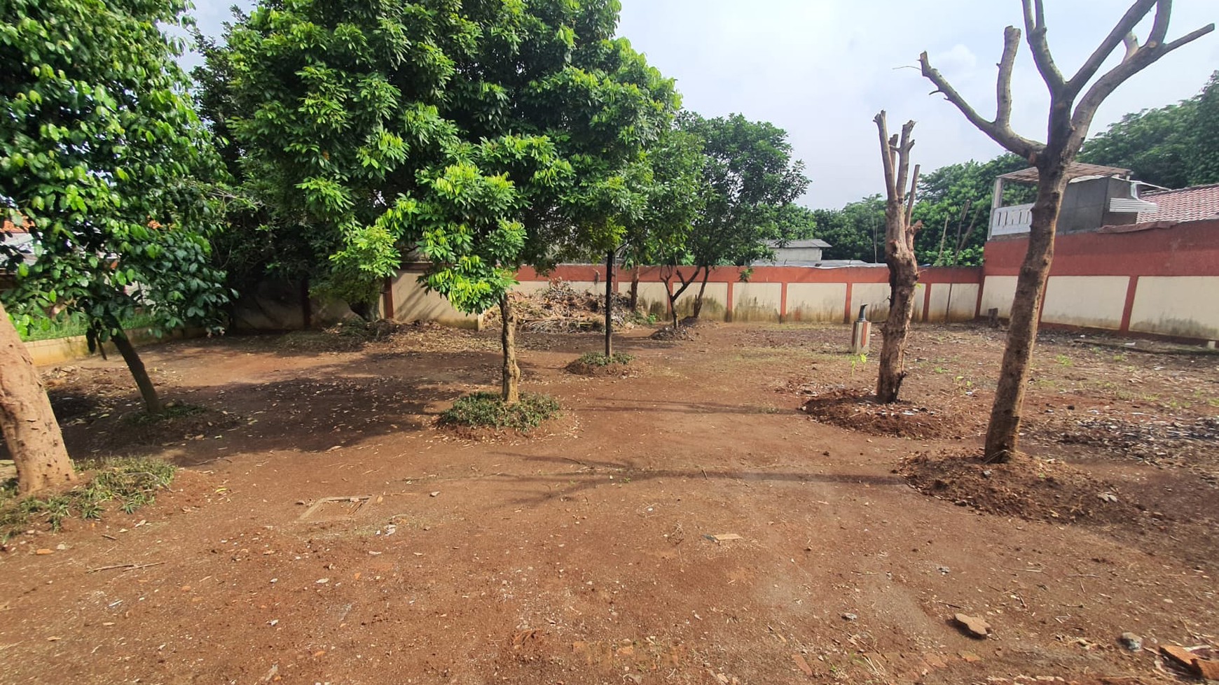 Rumah tua hoek hitung Tanah  cocok bangun cluster di Jati bening Bekasi