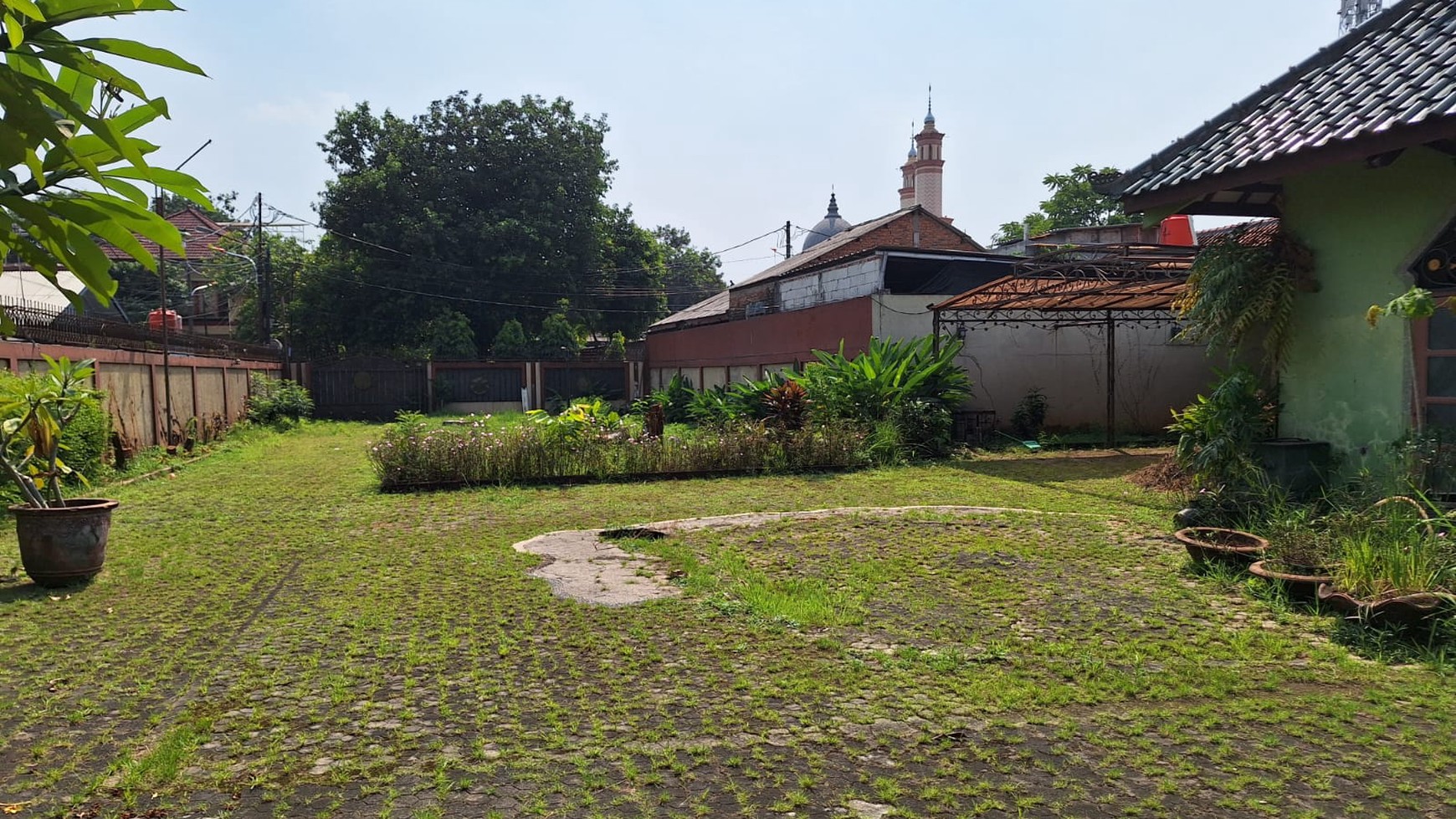 Rumah tua hoek hitung Tanah  cocok bangun cluster di Jati bening Bekasi