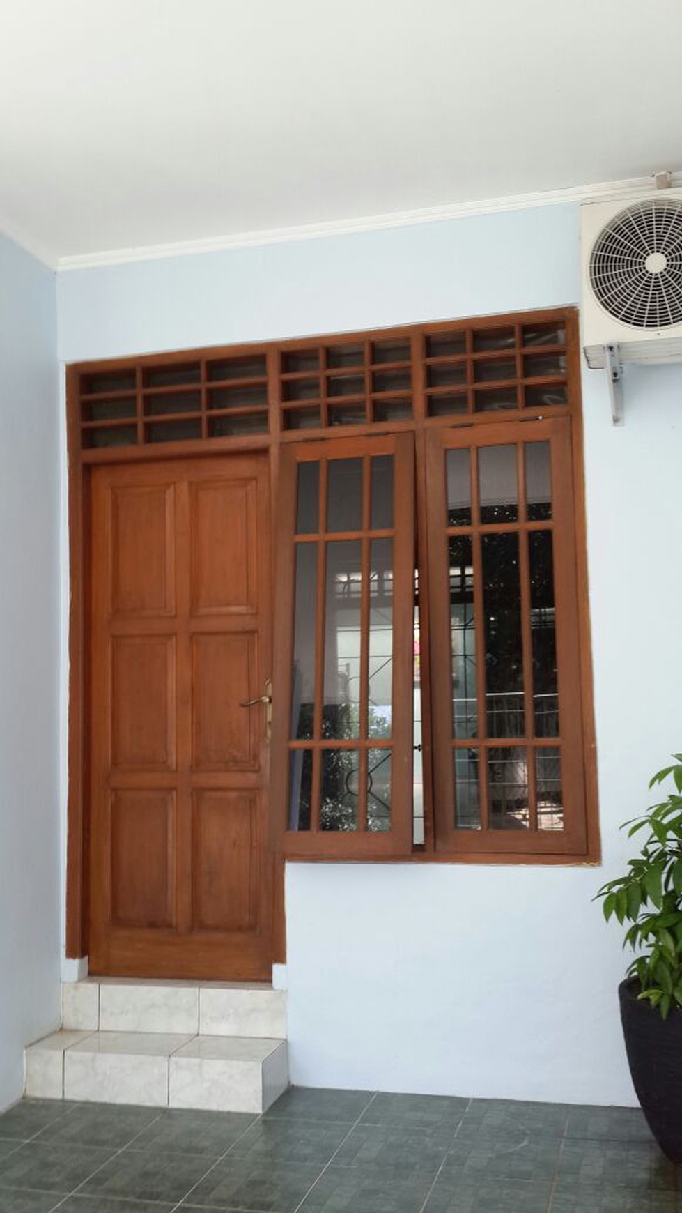 RUMAH BAGUS TERAWAT SIAP HUNI DIJUAL MURAH