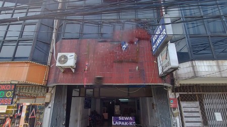Ruko 3 lantai jalan raya besar di Suryopranoto, Petojo Utara, Gambir