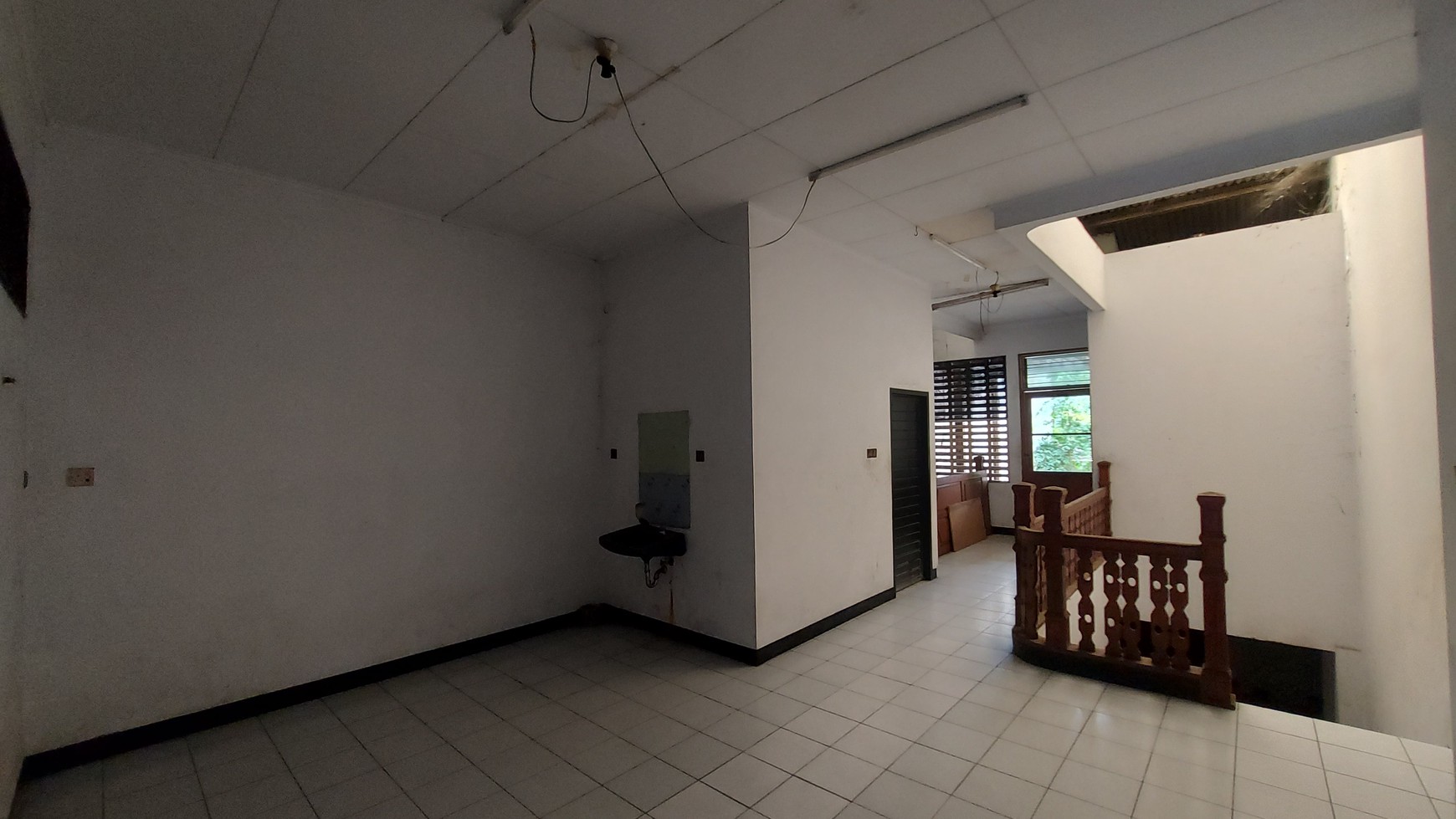 Ruko 3 lantai jalan raya besar di Suryopranoto, Petojo Utara, Gambir