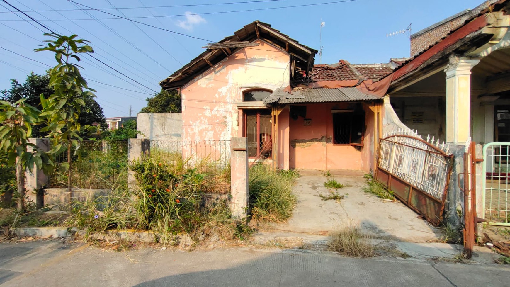 Rumah Tua Taman Bumyagara Mustika Jaya Bekasi Kota