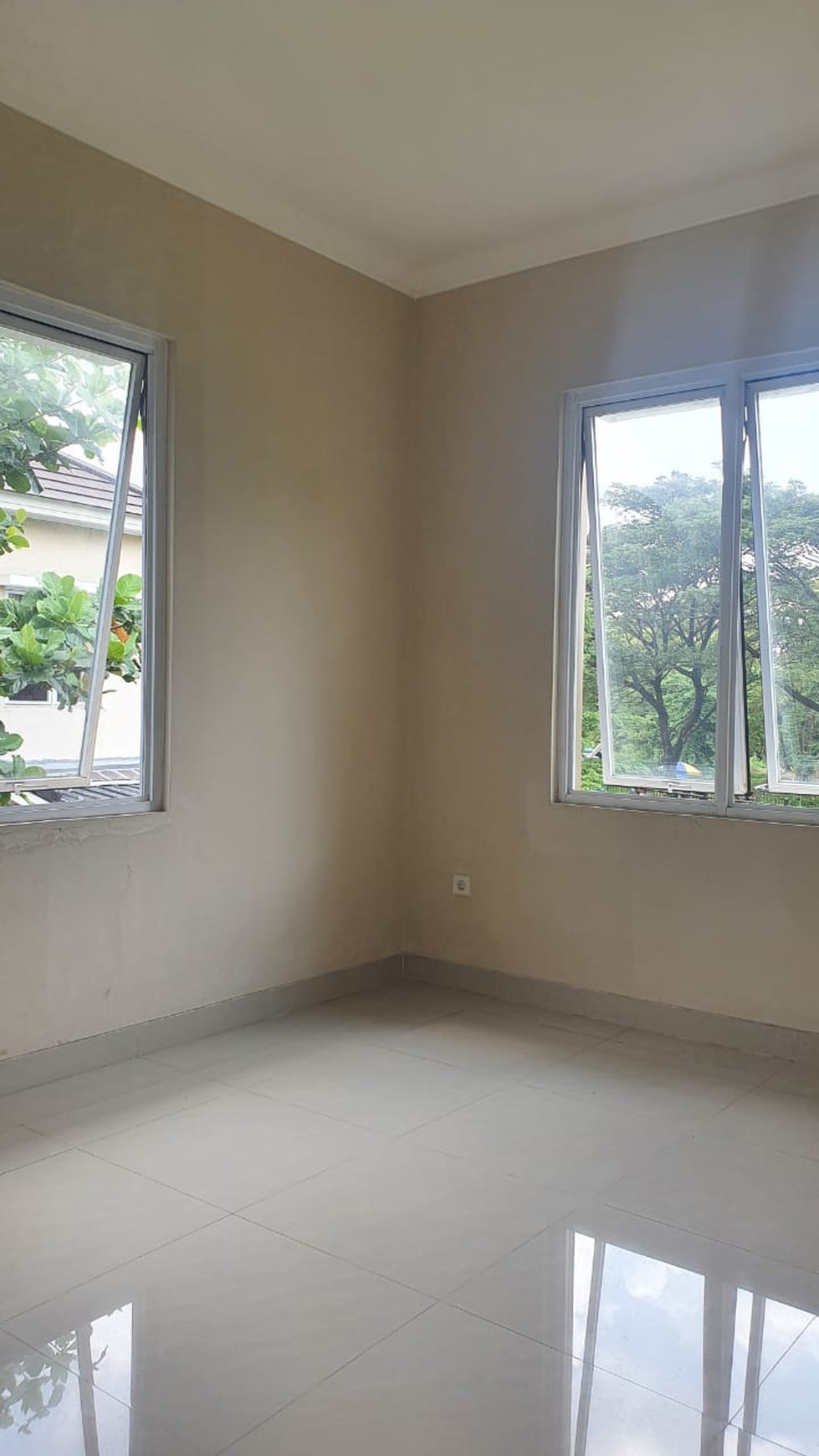 Dijual Cepat !! Rumah Water Spring ,Grand Wisata - Bekasi