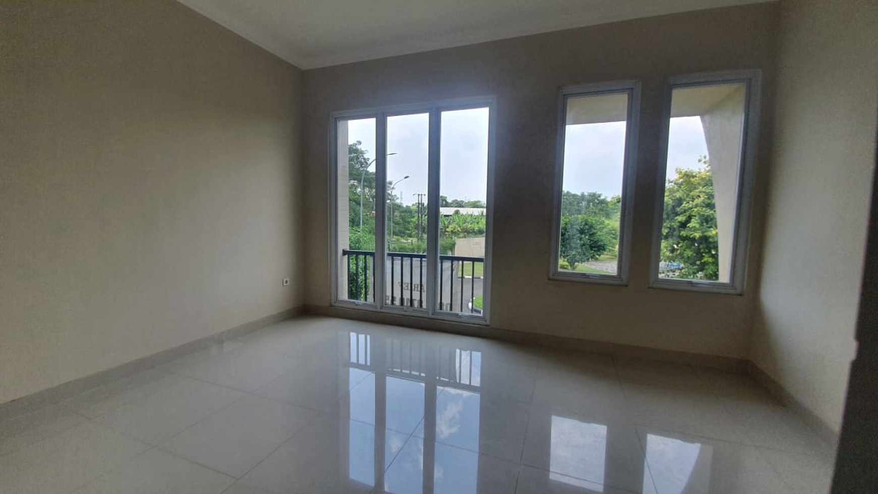 Dijual Cepat !! Rumah Water Spring ,Grand Wisata - Bekasi