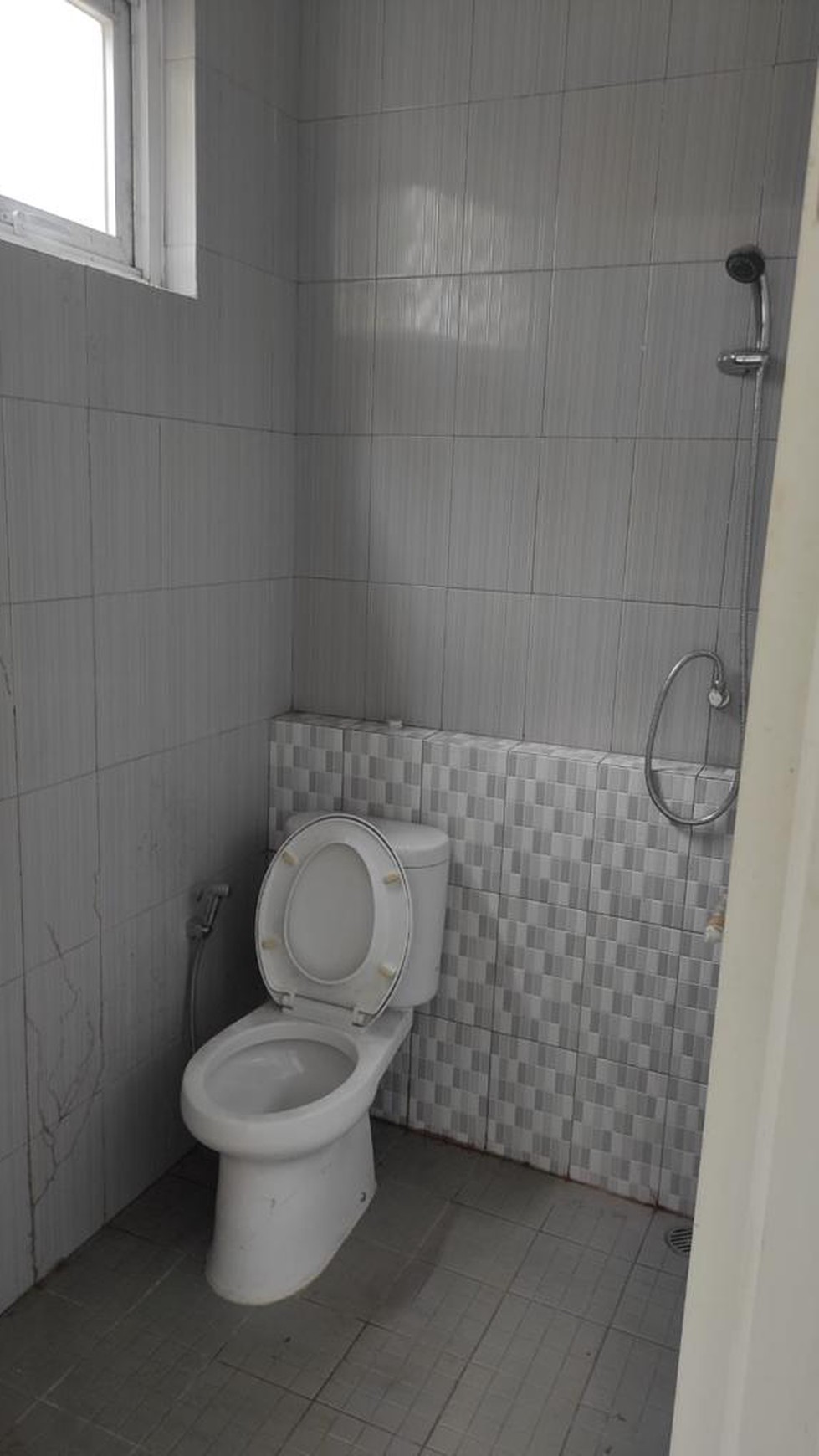 Rumah Bagus Diarea Cluster Paradise Resort,Nempel Toll JORR 2