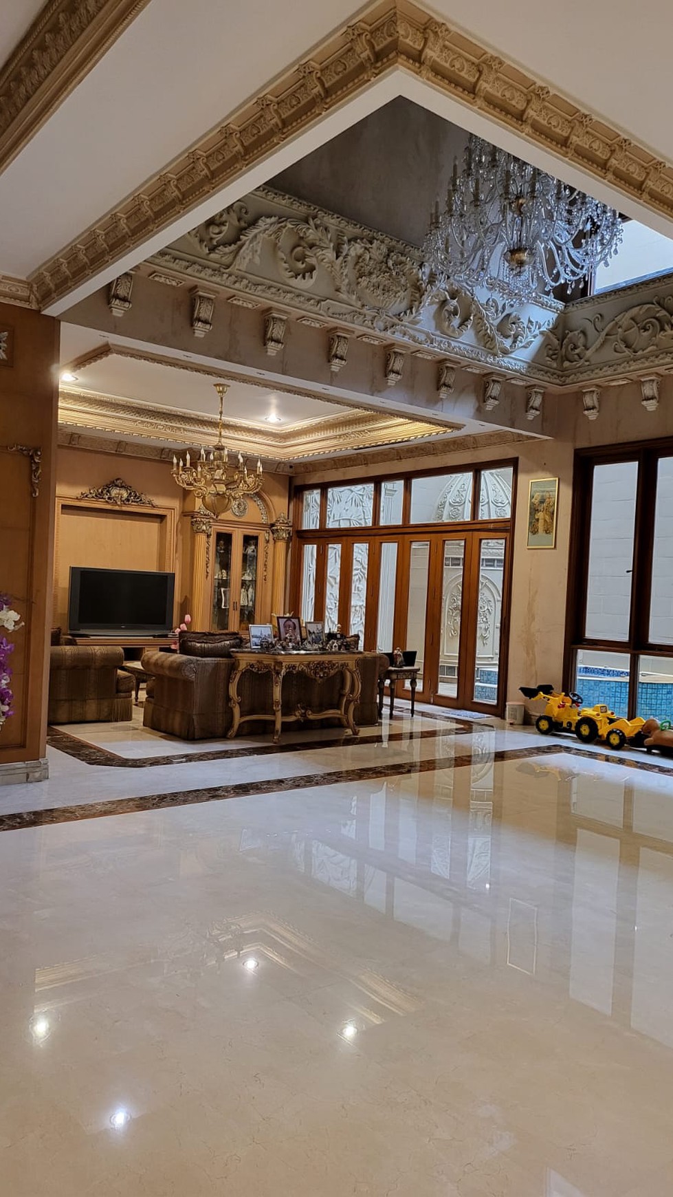 Rumah Mewah di Kawasan Elite Bukit Gading Villa ( BGV ) Kelapa Gading