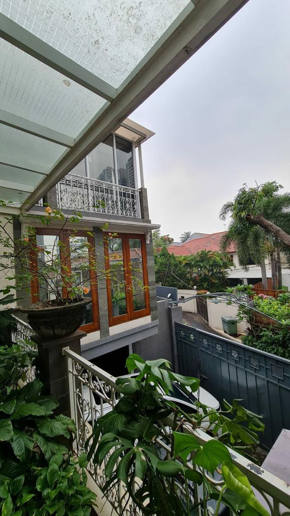 Dijual Rumah Mewah + Klinik Kecantikan Kemang Jakarta Selatan