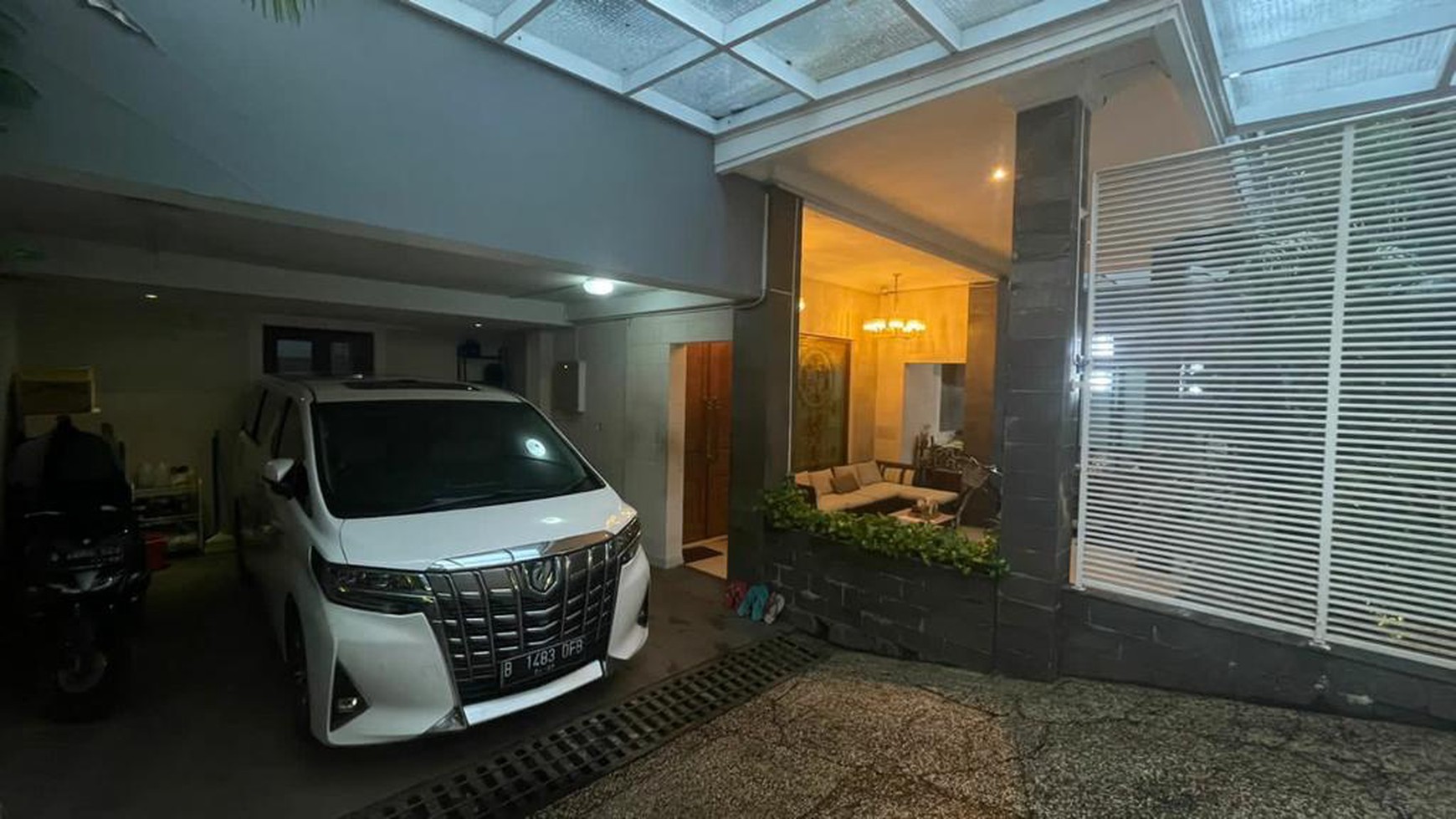 Dijual Rumah Mewah + Klinik Kecantikan Kemang Jakarta Selatan