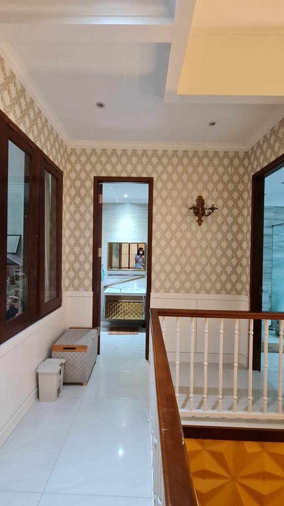 Dijual Rumah Mewah + Klinik Kecantikan Kemang Jakarta Selatan