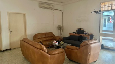 Dijual Rumah Jalan Riau Menteng Luas 332/408 Zona Komersial cocok untuk kantor dan resto.