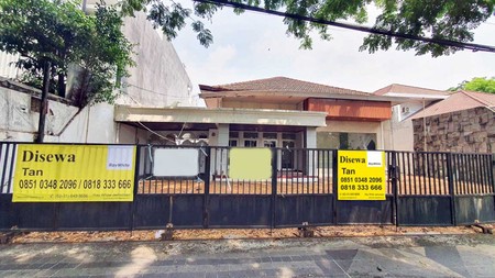 Rumah di Raya Dharmahusada Indah Surabaya Timur, Commercial Area untuk Kantor dan Resto, Parkiran Luas