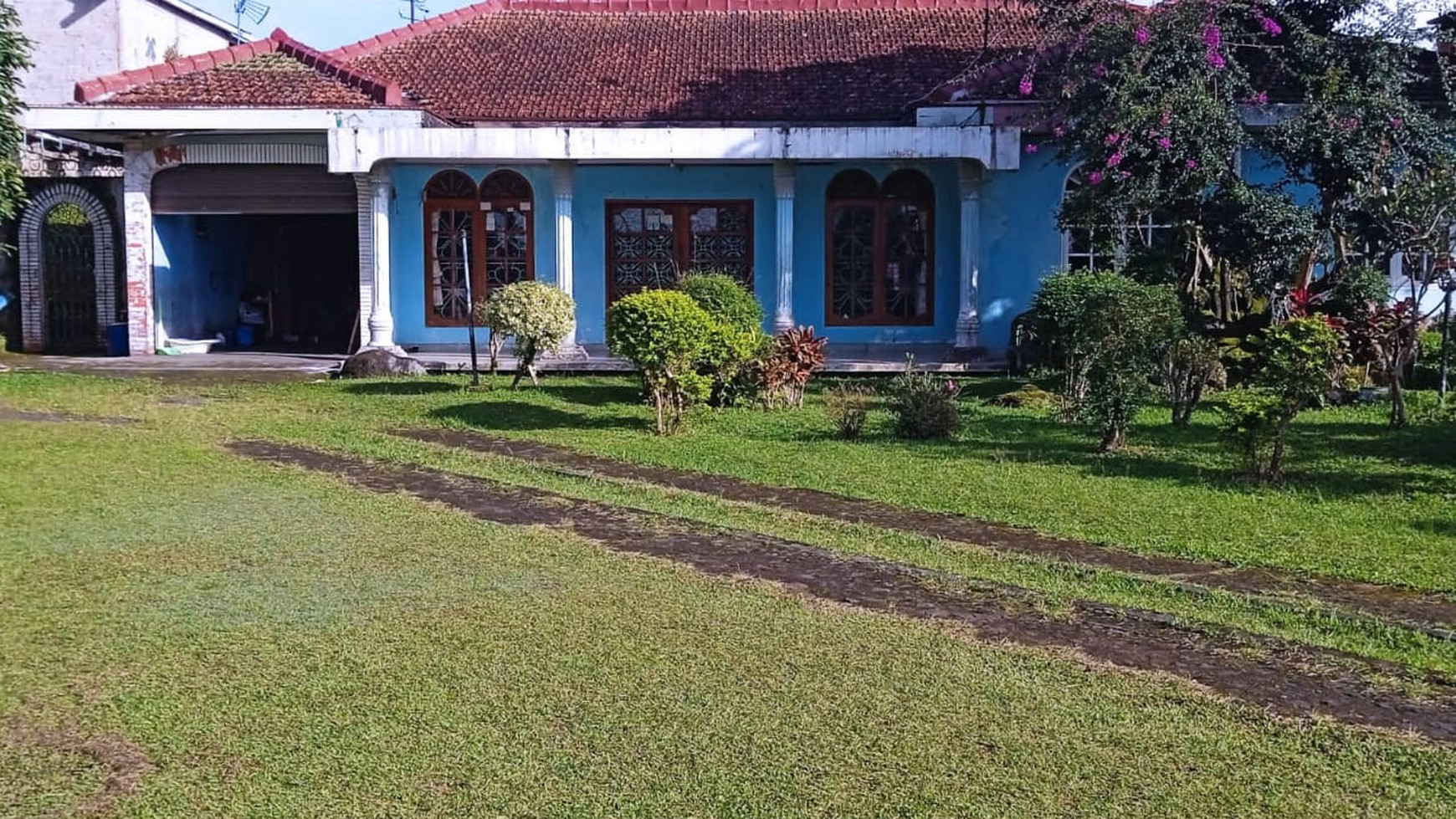 Dijual Villa Hunian Asri dengan Halaman Luas @Cipandawa, Puncak