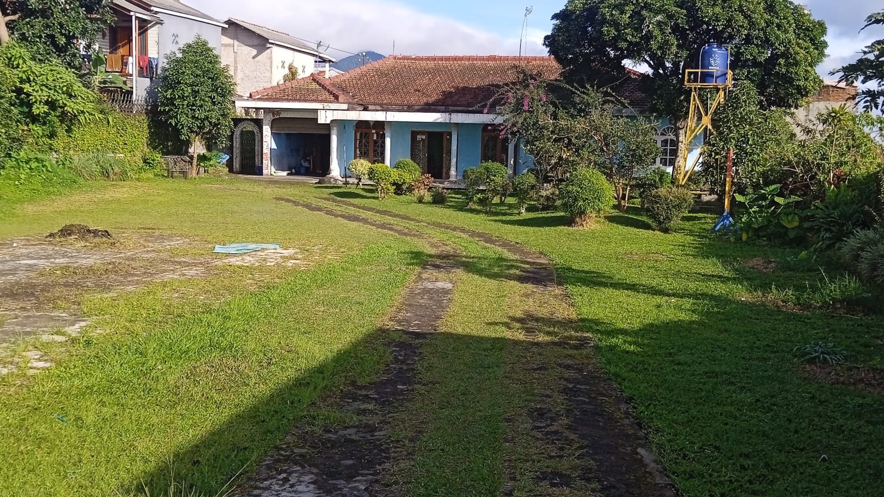 Dijual Villa Hunian Asri dengan Halaman Luas @Cipandawa, Puncak