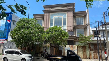 Dijual Gedung Raya Jemursari - Surabaya - Baru Modern 3 Lantai PLUS LIFT , CCTV, Lampu - STRATEGIS Lokasi 