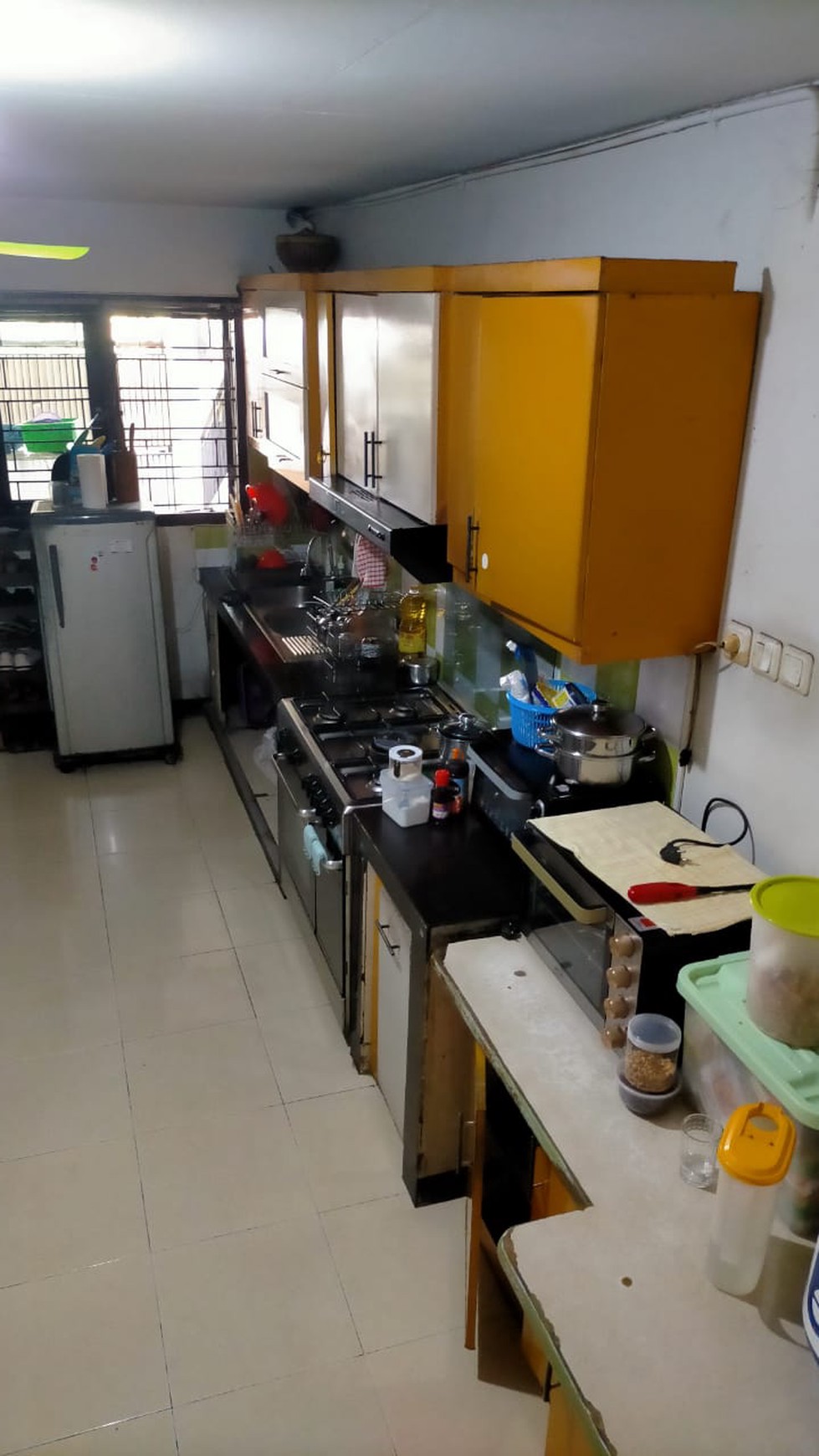 Rumah Nyaman 2 Lantai di Cinere dengan Lokasi Hoek dan Fasilitas Lengkap