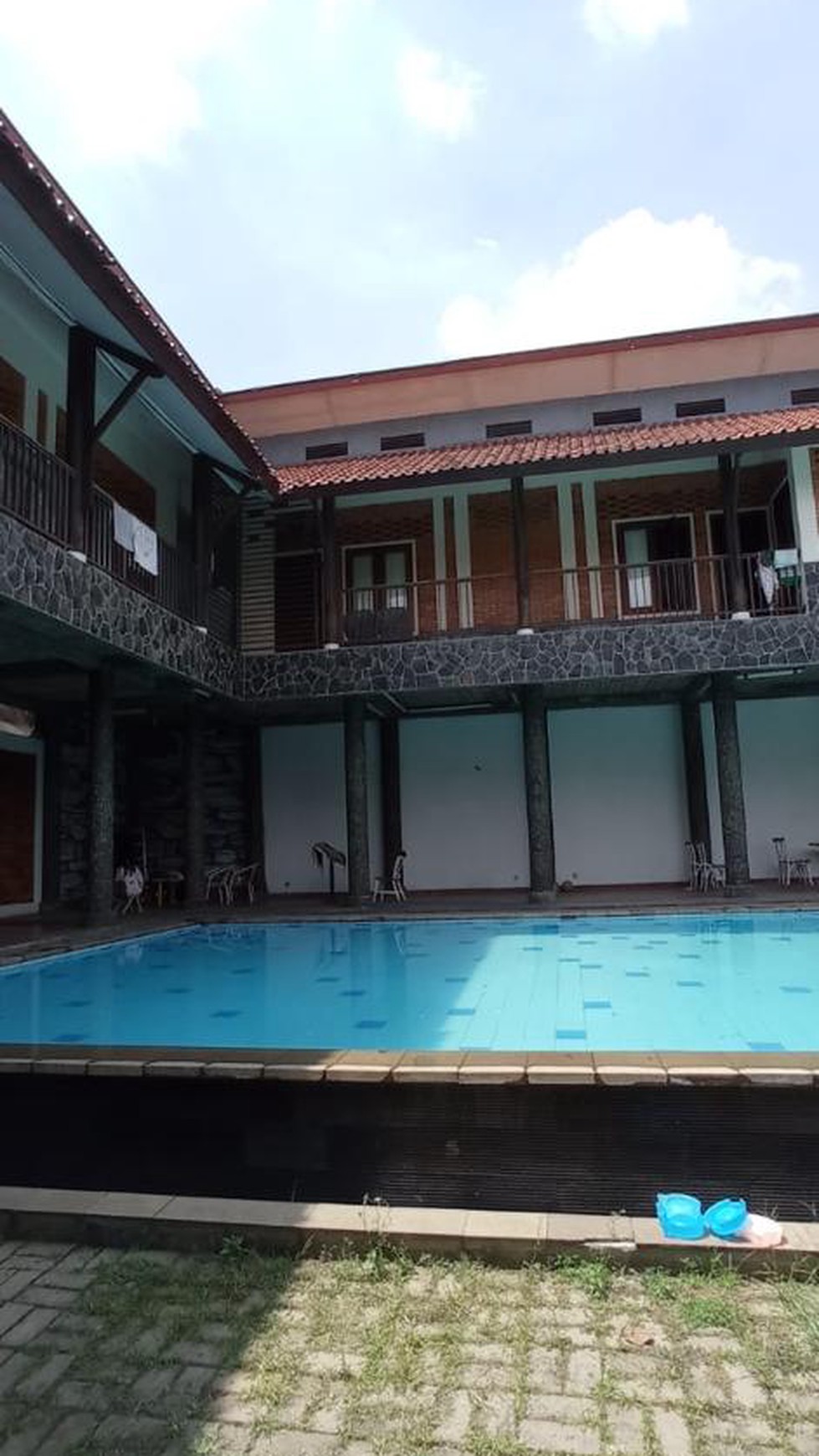 Rumah Cantik dengan Swimming Pool Mewah di Sawangan: Hunian Nyaman dan Multifungsi