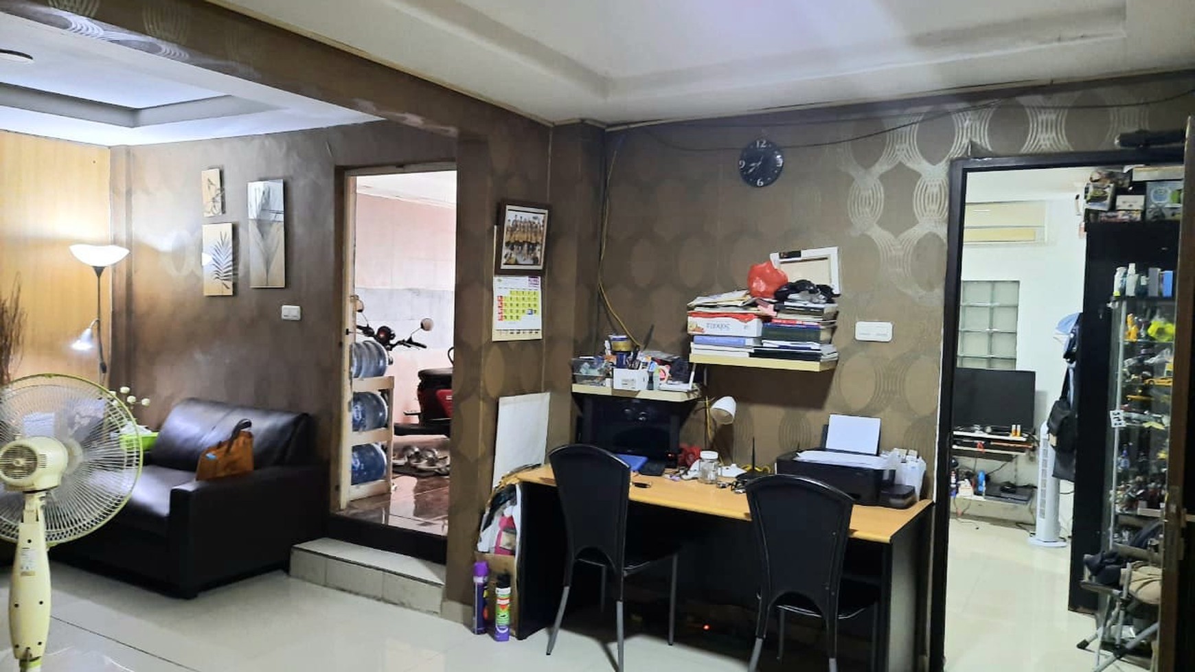 Rumah Kost Diarea Pasar Baru Semi Furnished Dekat Stasiun KA & Pusat Bisnis.