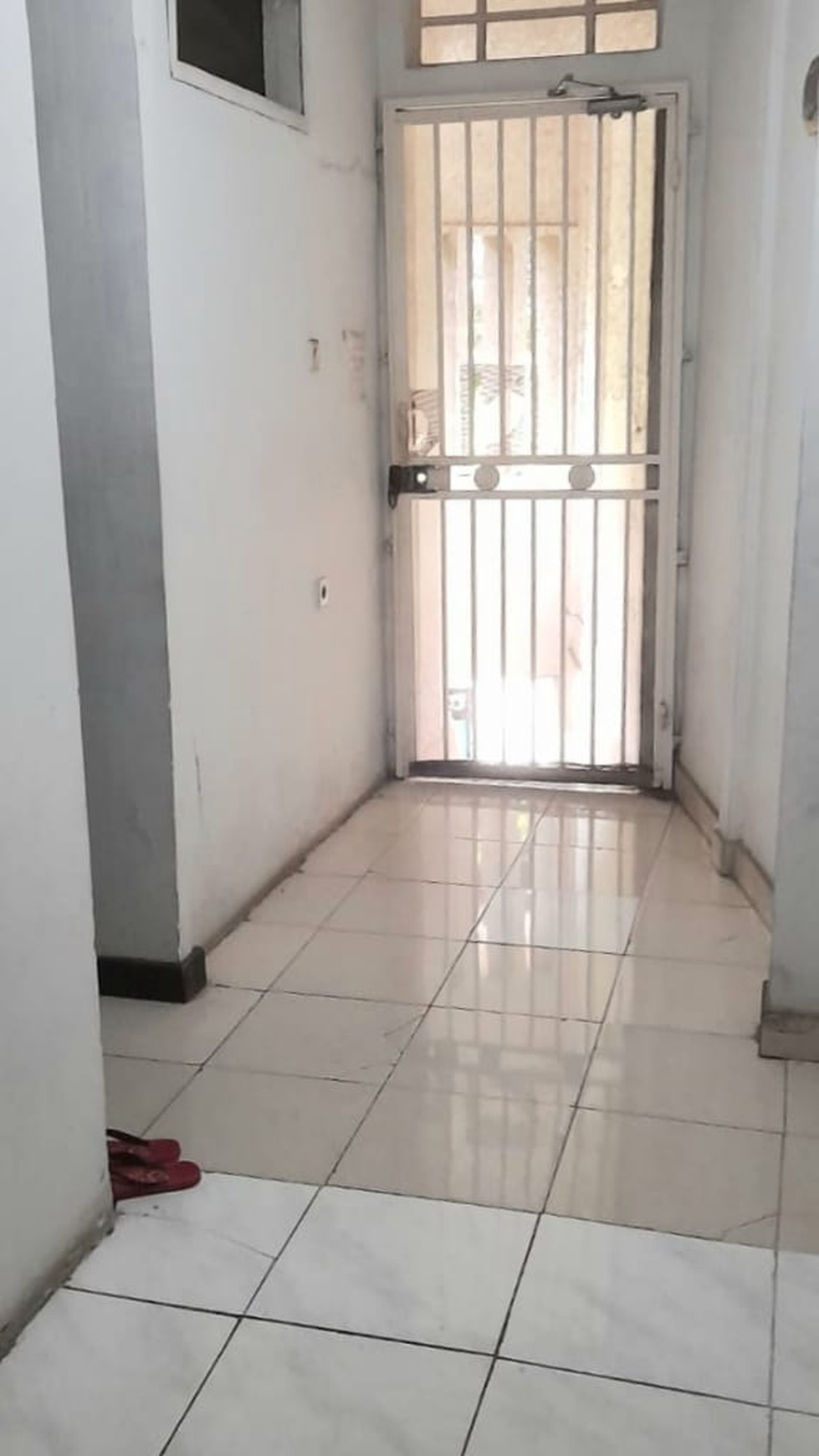 Rumah Kost Diarea Pasar Baru Semi Furnished Dekat Stasiun KA & Pusat Bisnis.