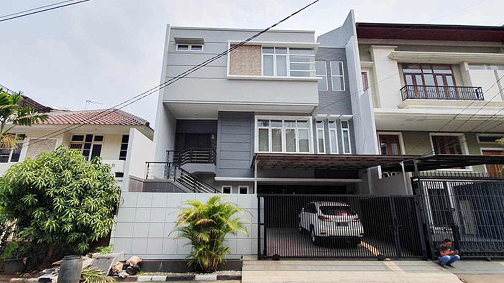 Rumah Gading Kirana Barat, Kelapa Gading Luas 11x17m2. Luas bangunan 500 m2