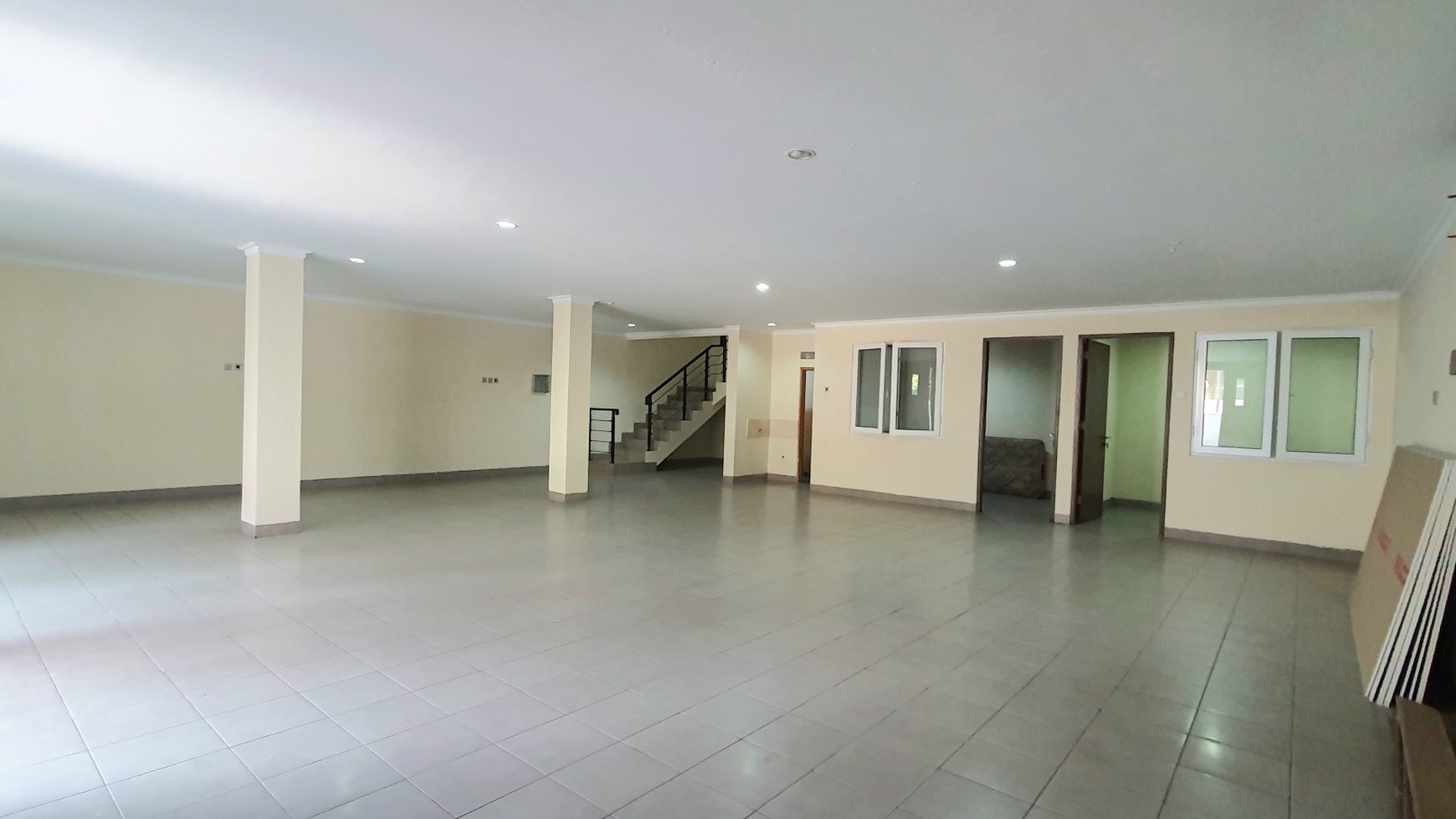 Rumah Gading Kirana Barat, Kelapa Gading Luas 11x17m2. Luas bangunan 500 m2