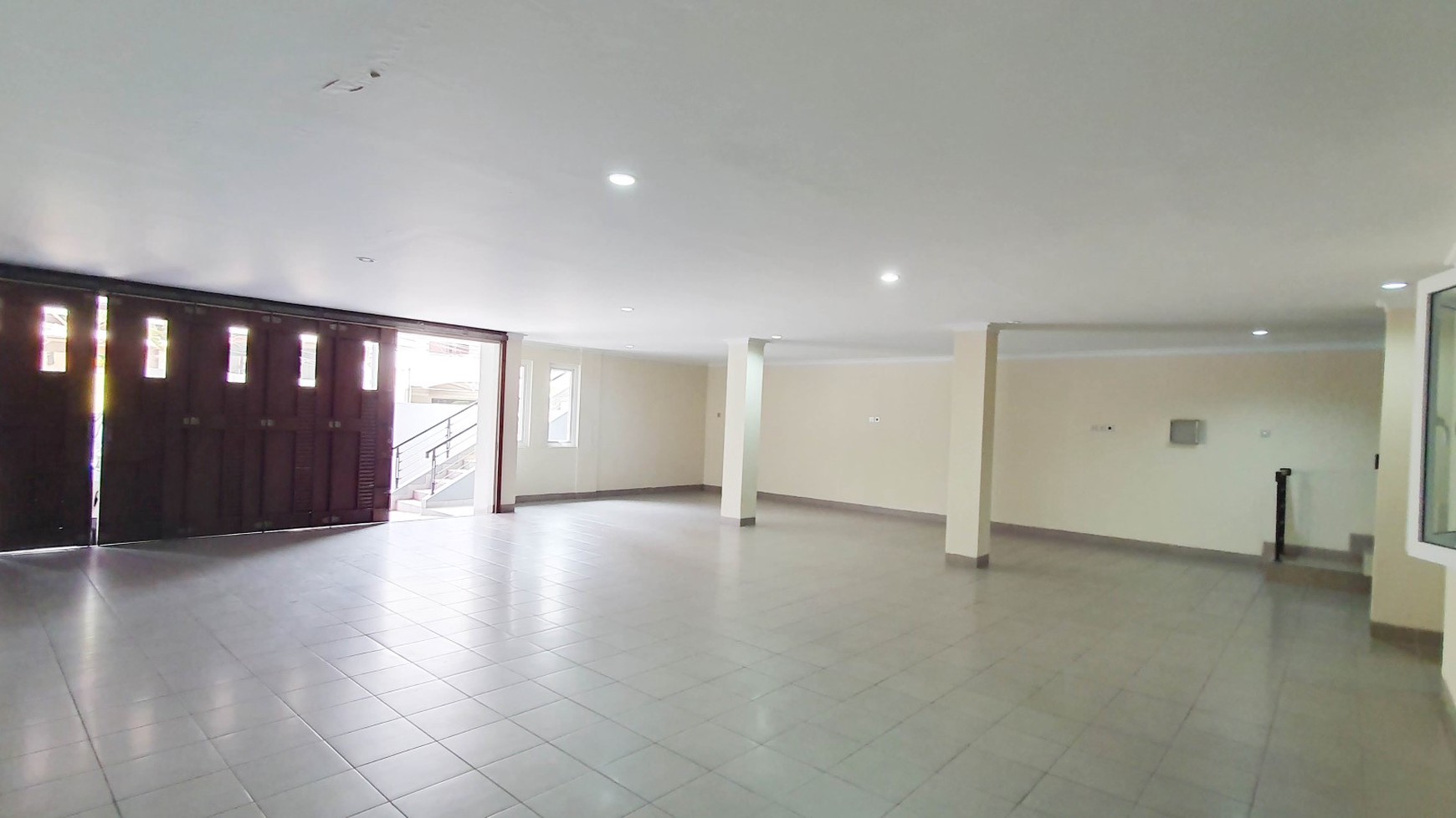 Rumah Gading Kirana Barat, Kelapa Gading Luas 11x17m2. Luas bangunan 500 m2