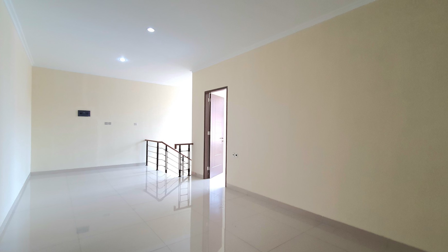 Rumah Gading Kirana Barat, Kelapa Gading Luas 11x17m2. Luas bangunan 500 m2