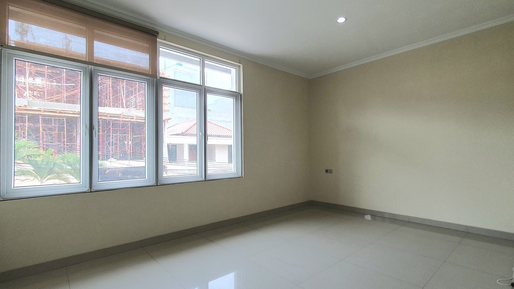 Rumah Gading Kirana Barat, Kelapa Gading Luas 11x17m2. Luas bangunan 500 m2