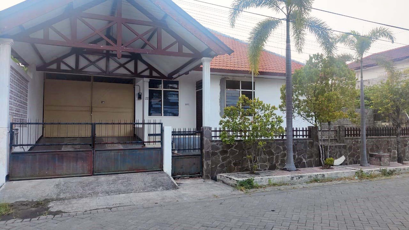 Rumah di Mojoklanggru Wetan Surabaya Timur, tanah ngantong lebar belakang, Row Jalan Lebar