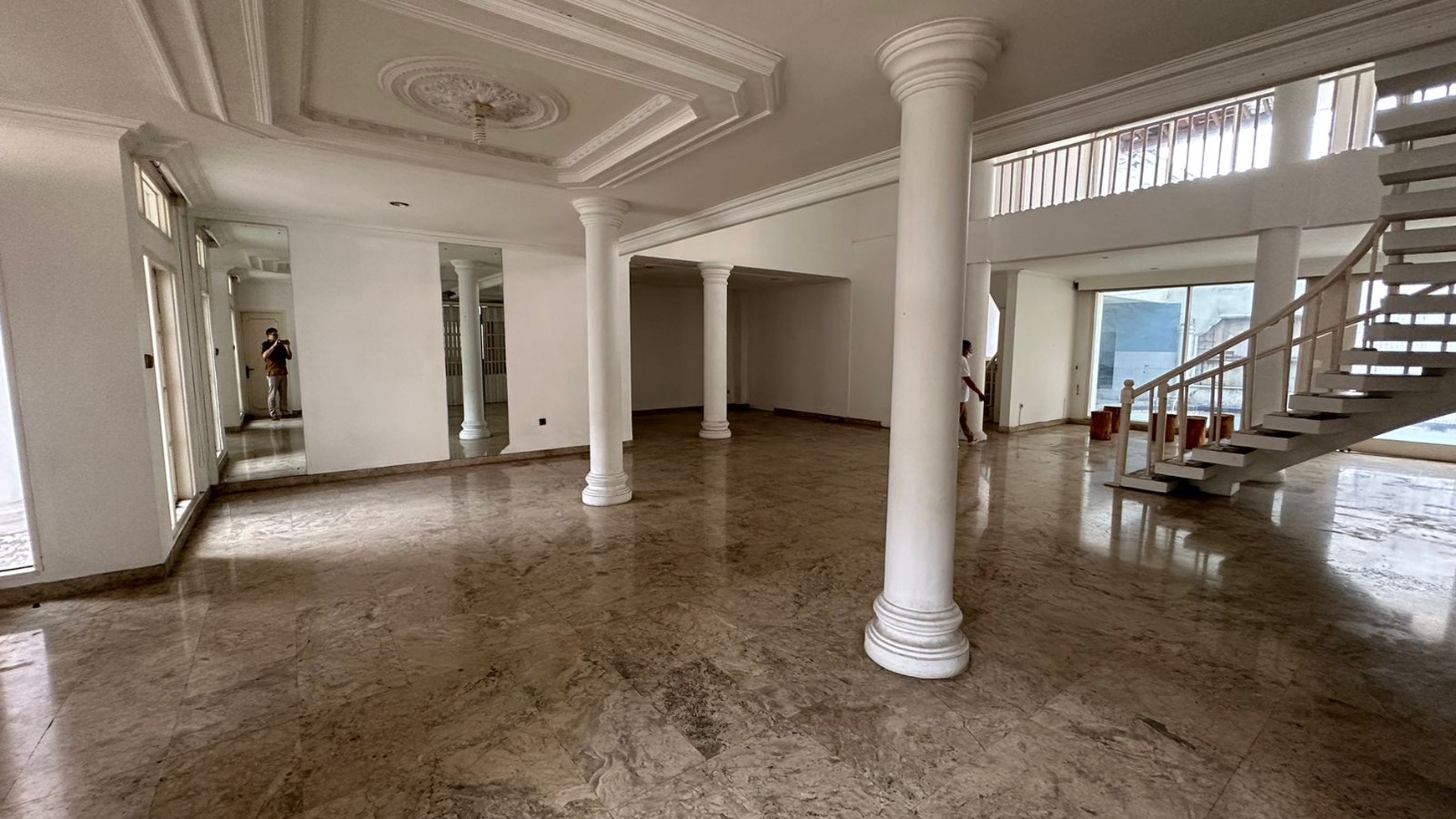 Dijual Rumah Classic di Komplek Perumahan Golf Mansion Cilandak Jaksel