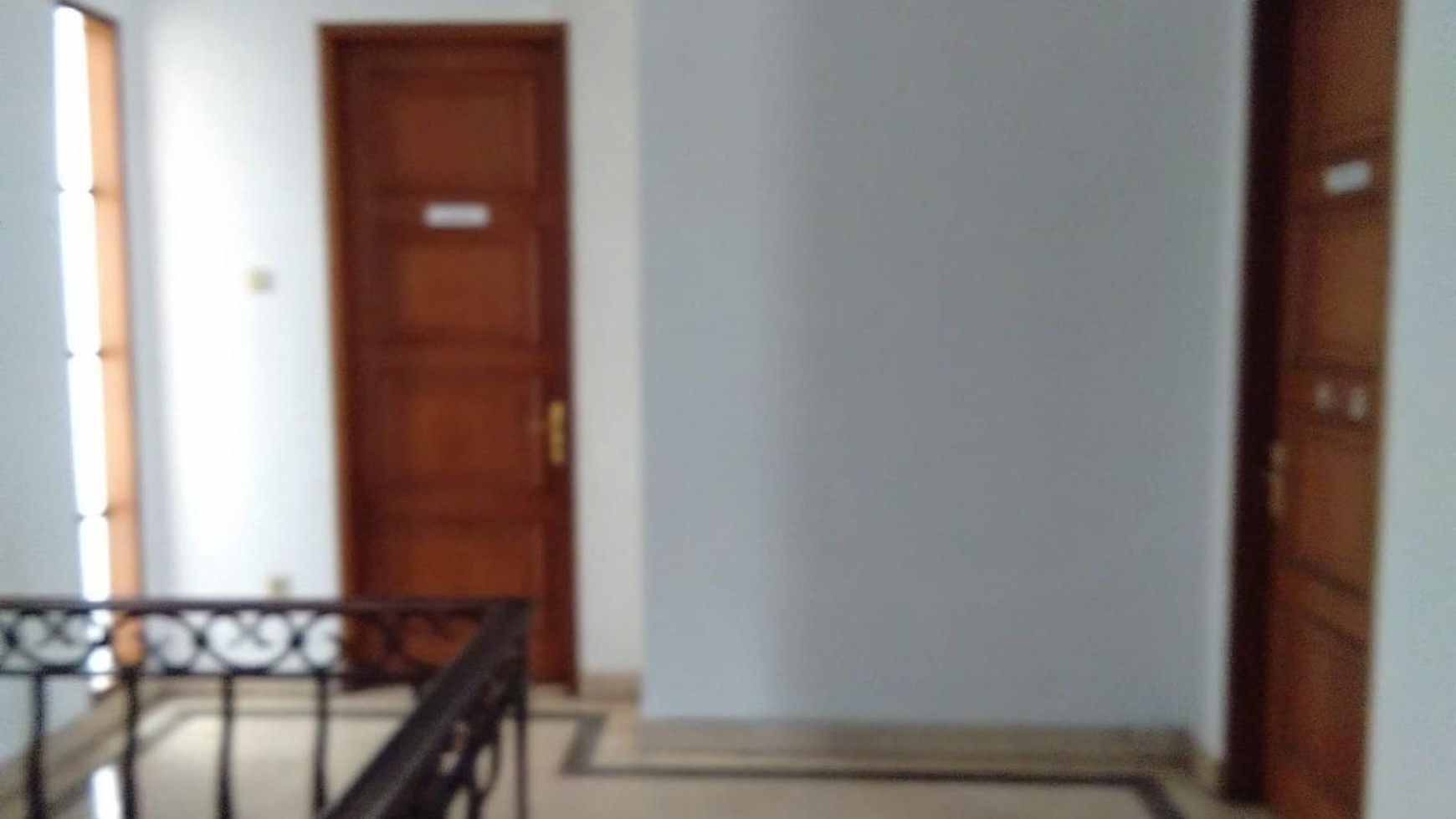 Dijual Rumah 2 Lantai Ex Kantor di Jl Panglima Polim V