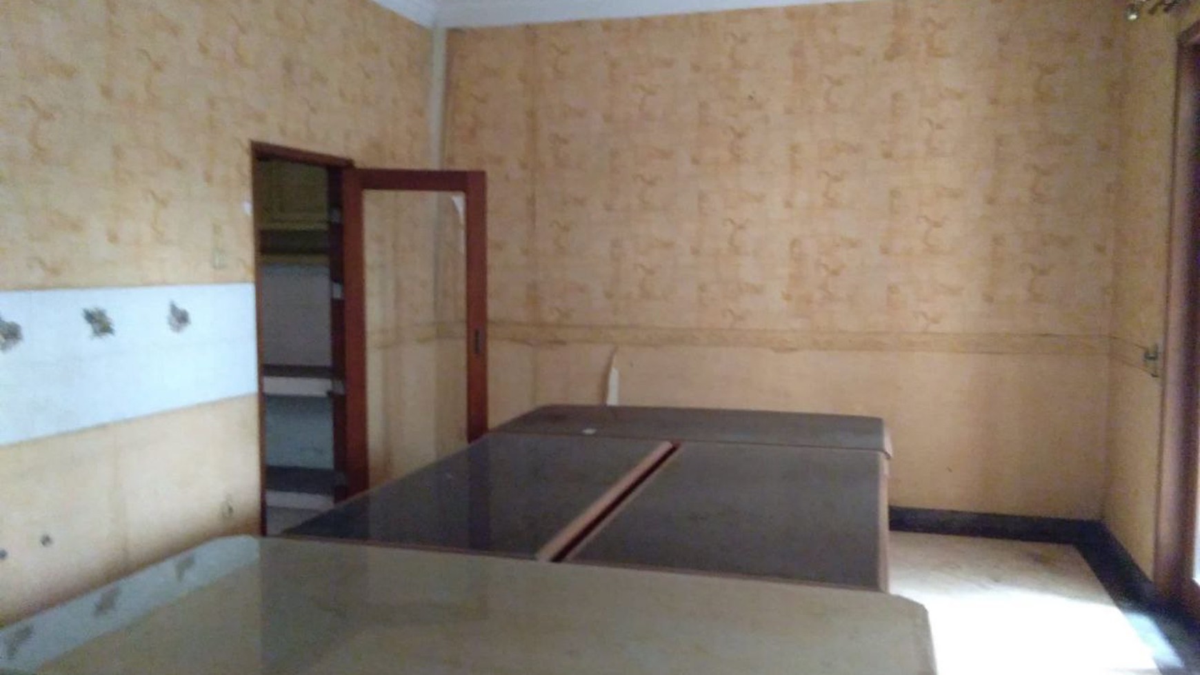 Dijual Rumah 2 Lantai Ex Kantor di Jl Panglima Polim V