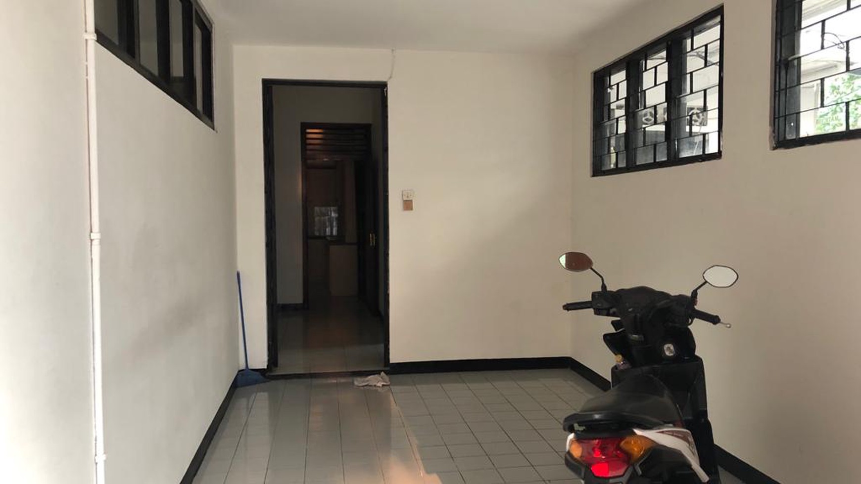 Rumah strategis di Jalan Gandaria,Kebayoran Baru - Jakarta Selatan