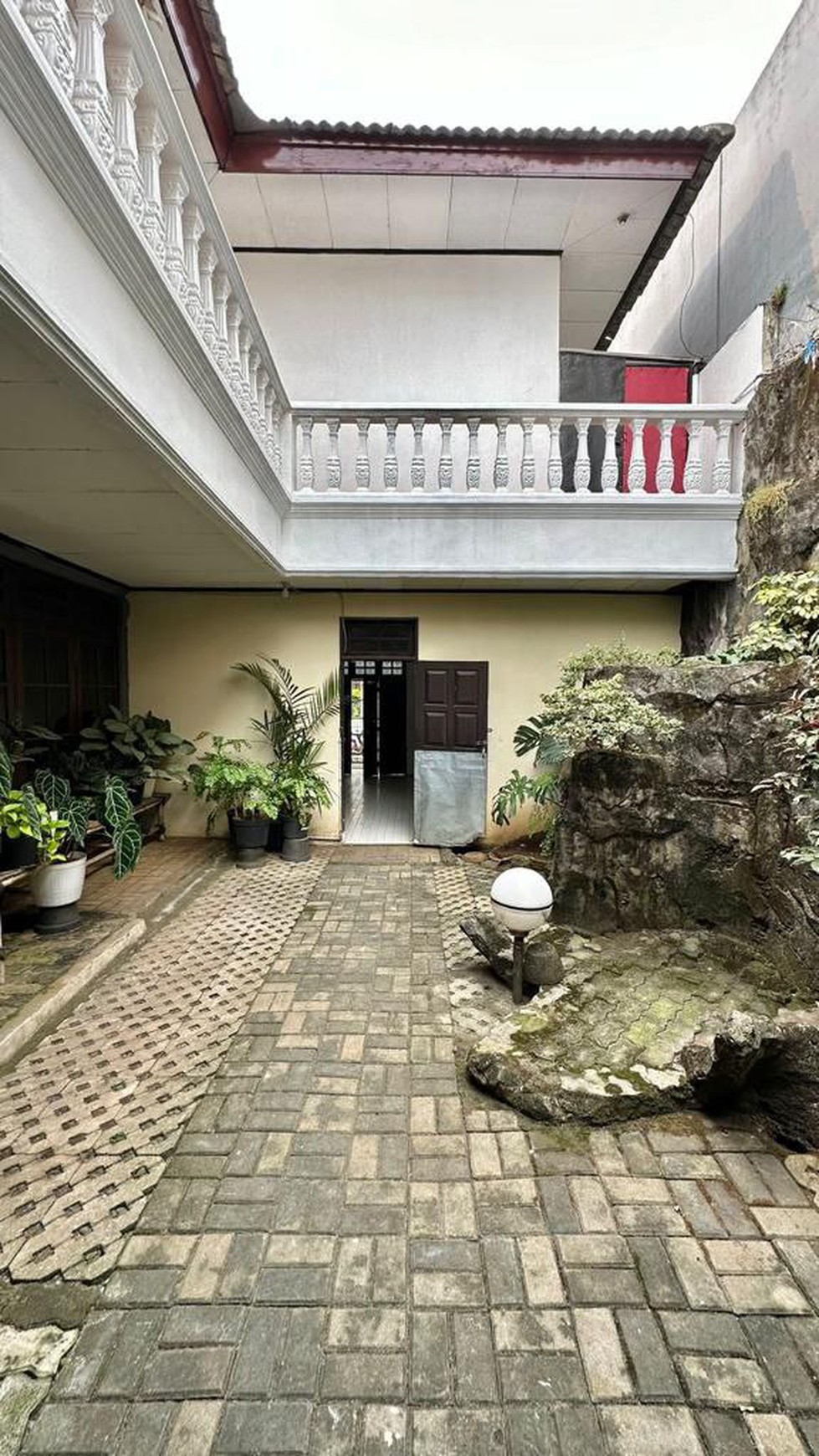 Dijual Rumah Posisi Hook di Jl Galunggung Daerah Cinere