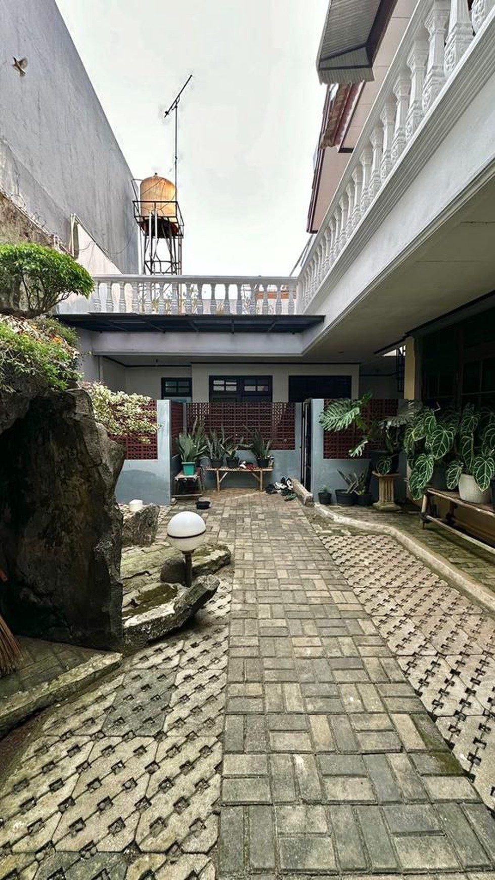 Dijual Rumah Posisi Hook di Jl Galunggung Daerah Cinere