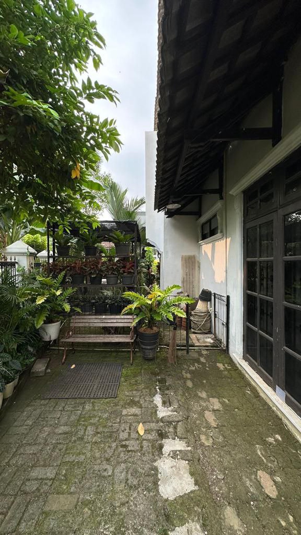 Dijual Rumah Posisi Hook di Jl Galunggung Daerah Cinere