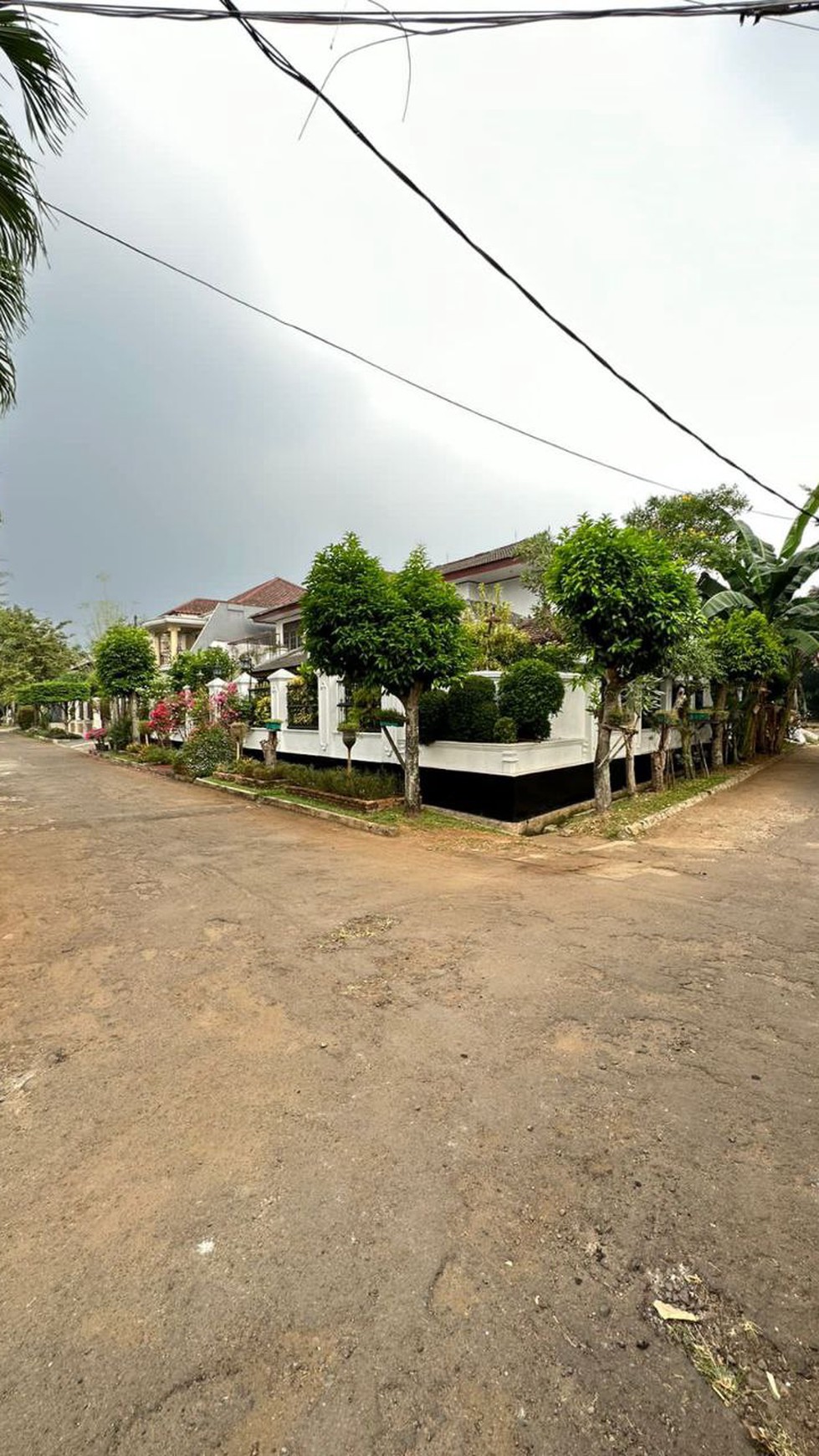 Dijual Rumah Posisi Hook di Jl Galunggung Daerah Cinere