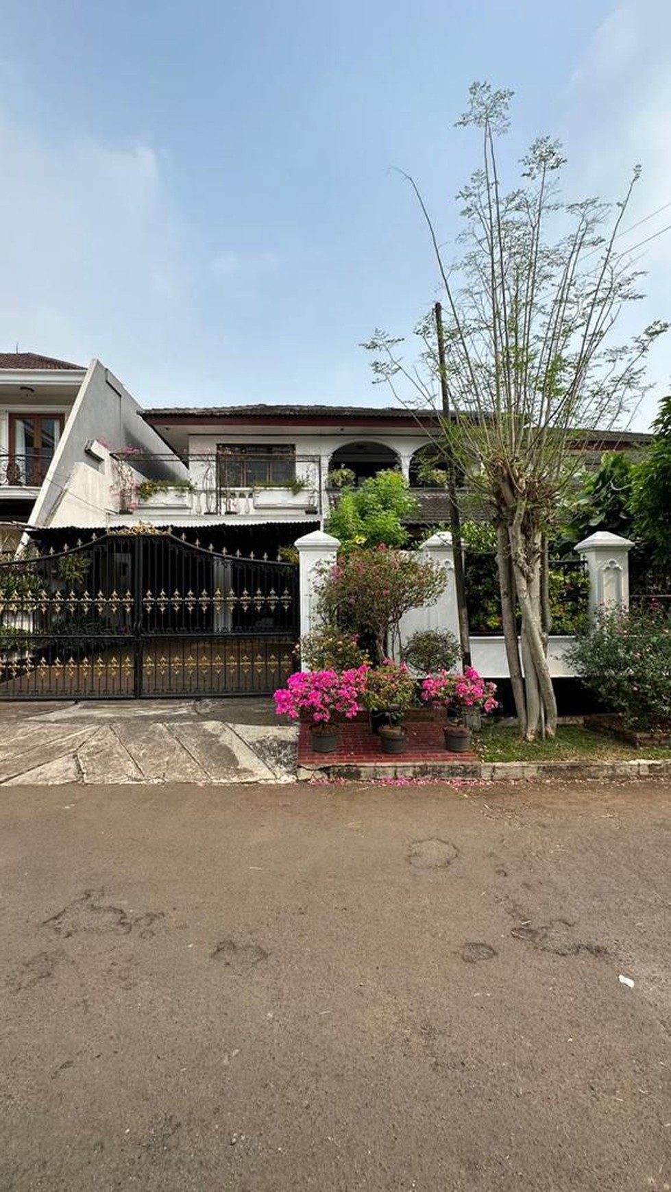 Dijual Rumah Posisi Hook di Jl Galunggung Daerah Cinere