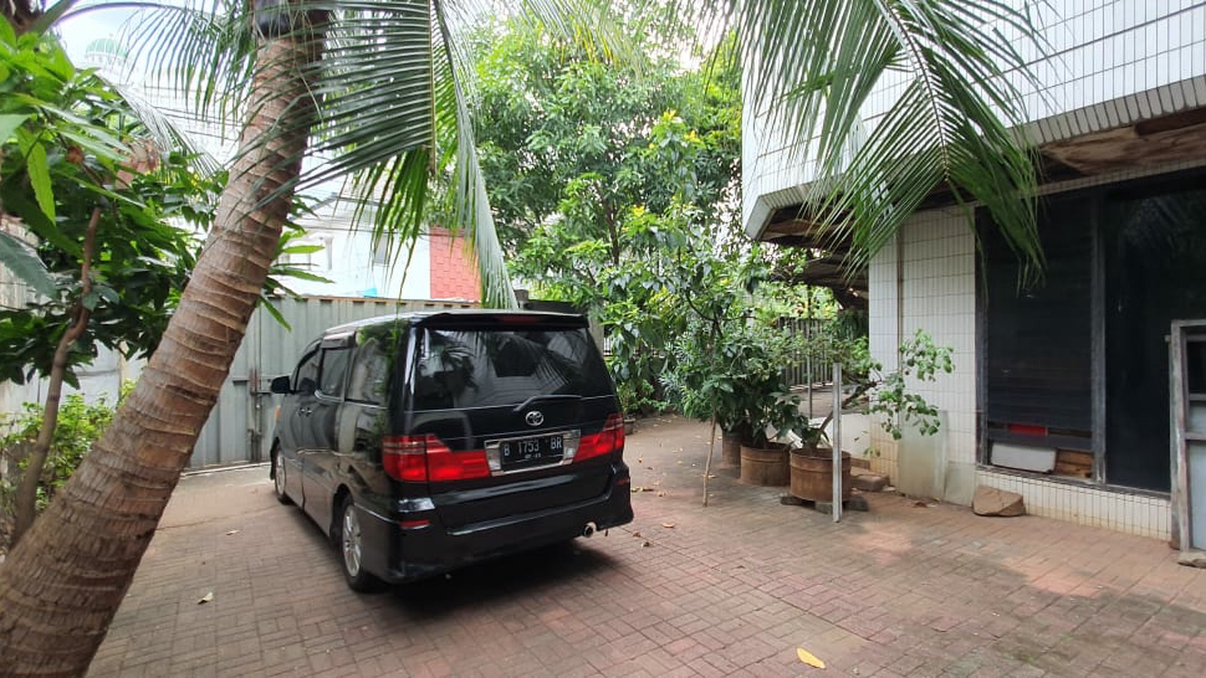 Rumah hitung tanah di Permata Hijau area 