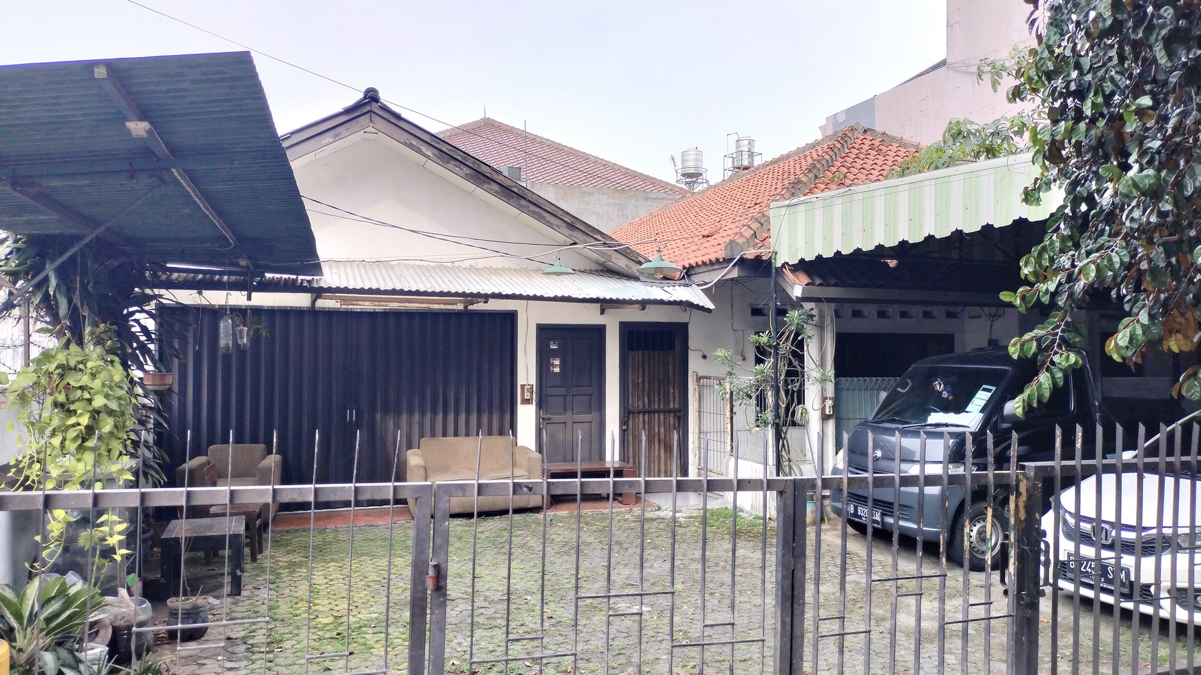 Rumah Lama Di Komersial Area Tebet