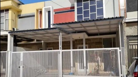 Di jual rumah 2 lantai di Perum. Istana Mentari