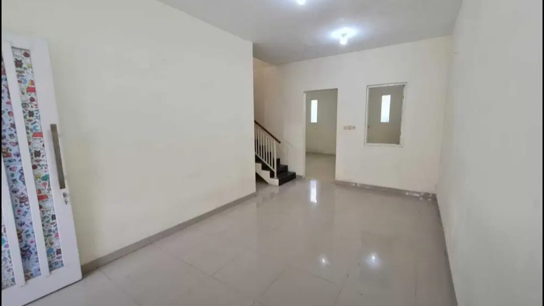 Di jual rumah 2 lantai di Perum. Istana Mentari