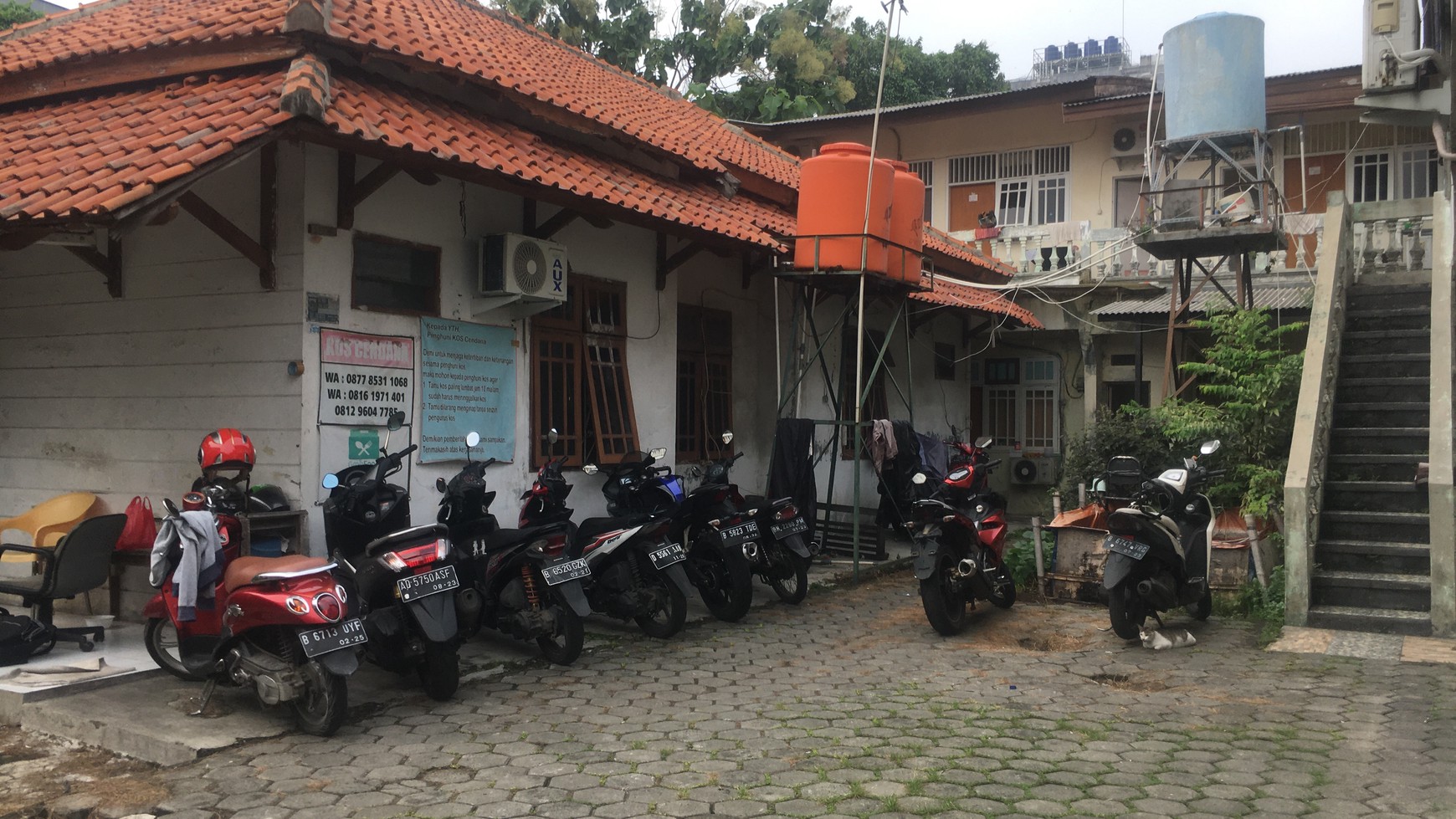 RUMAH KOS DI DEPAN BINUS