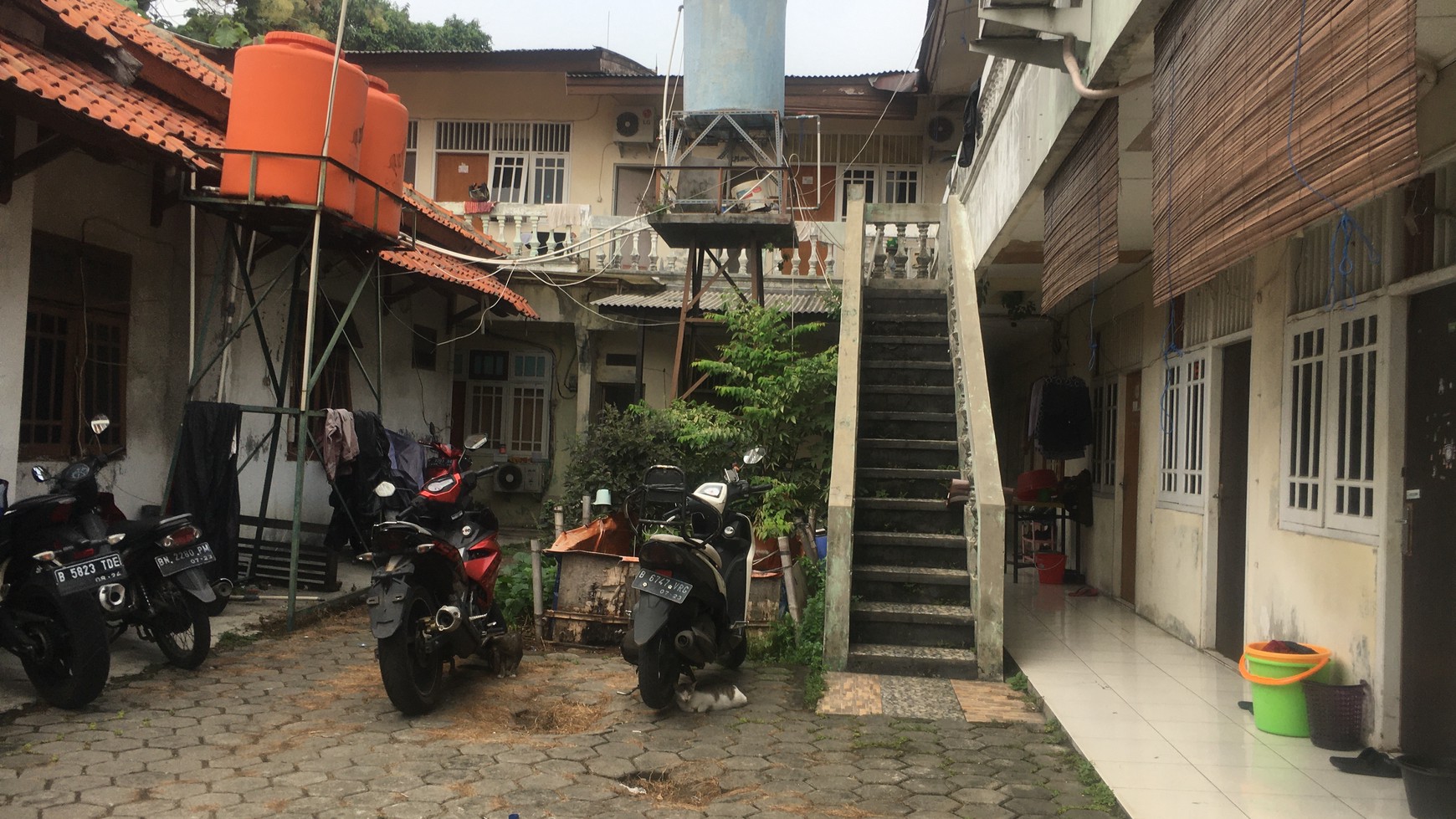 RUMAH KOS DI DEPAN BINUS