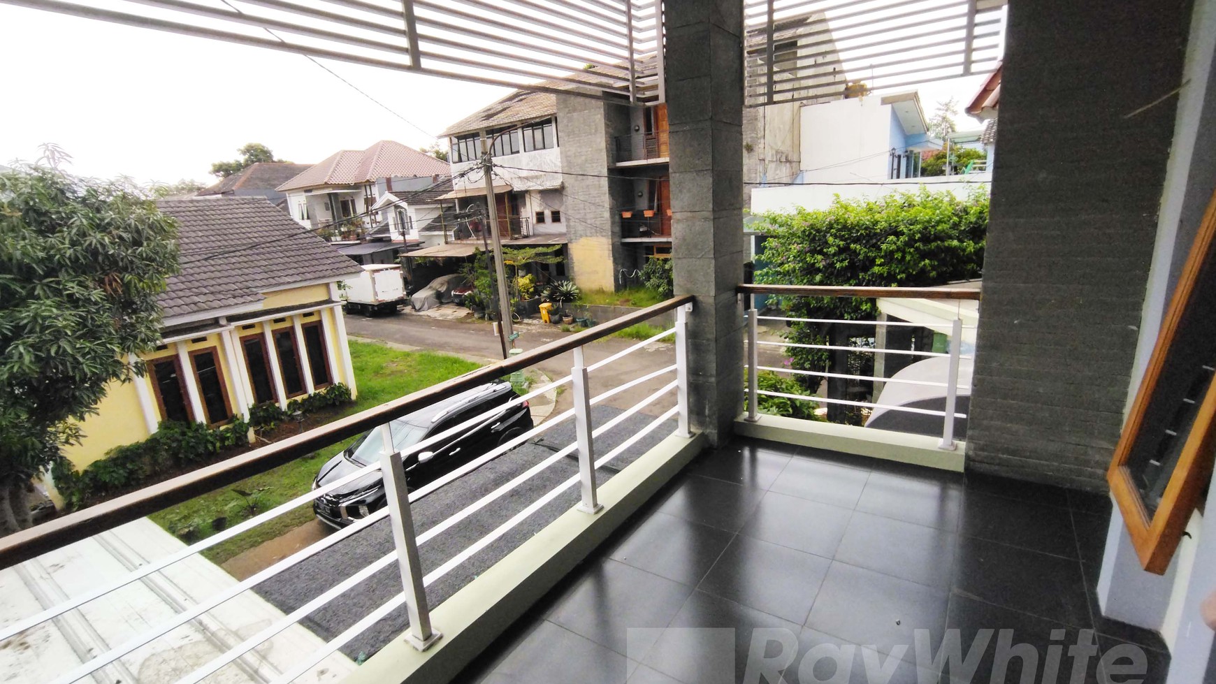 Dijual Rumah Palem Permai 3 lantai Soekarno - Hatta