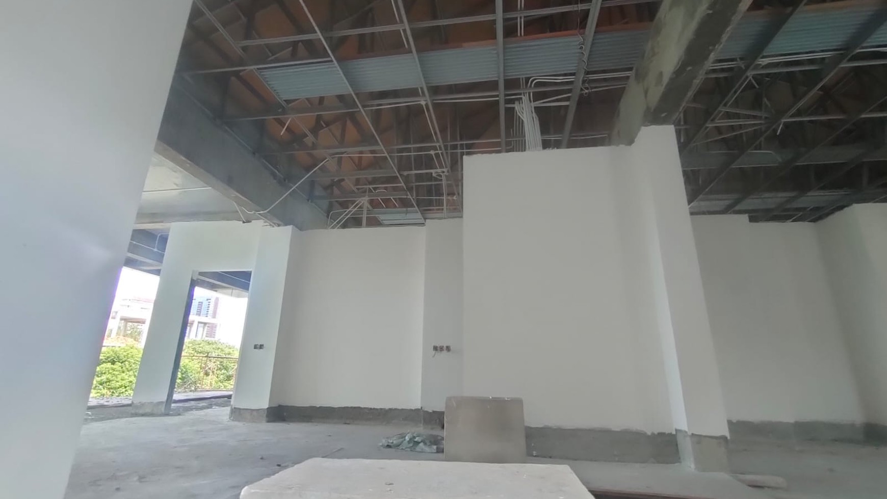 Rumah baru, tinggal finishing, sangat kokoh dan mewah pondok indah, jakarta selatan